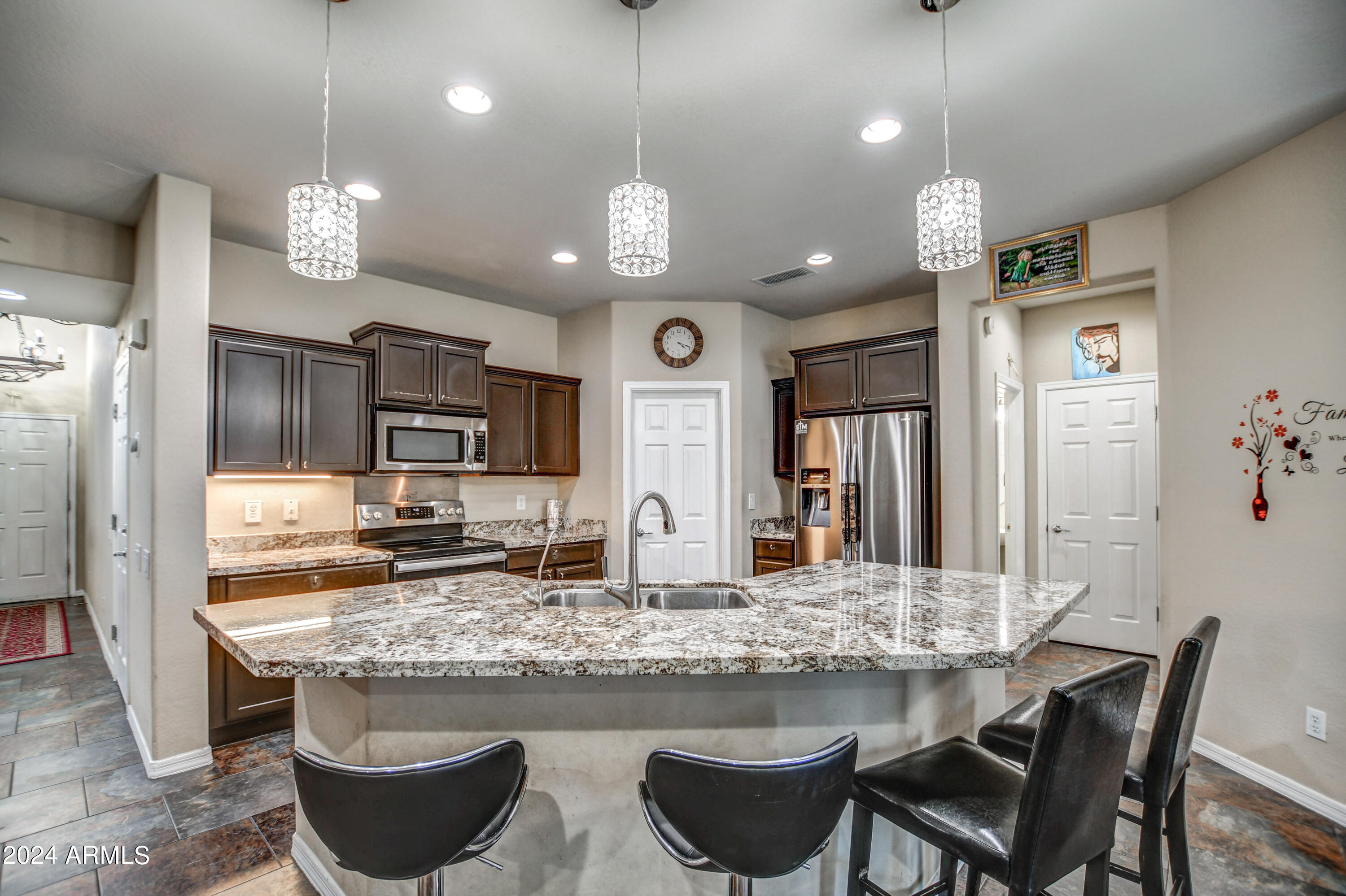 2015 W DAVIS Road, Phoenix, AZ 85023