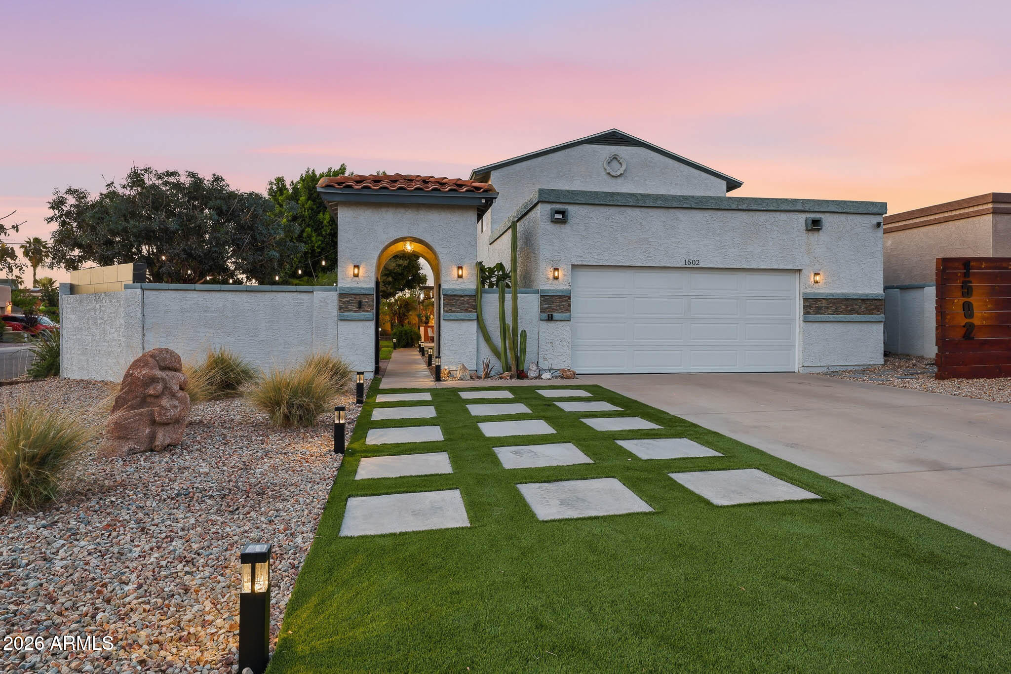 1502 E WESCOTT Drive, Phoenix, AZ 85024