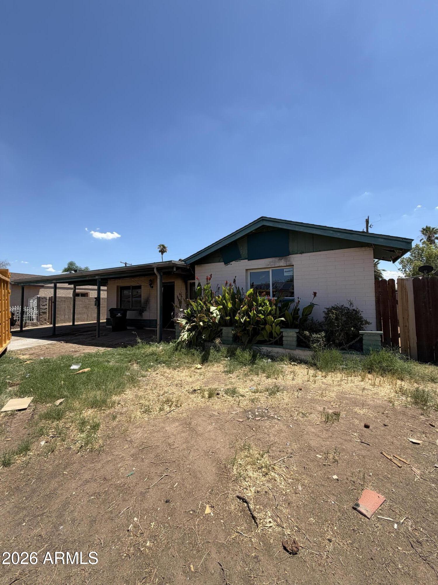 8223 W CLARENDON Avenue, Phoenix, AZ 85033