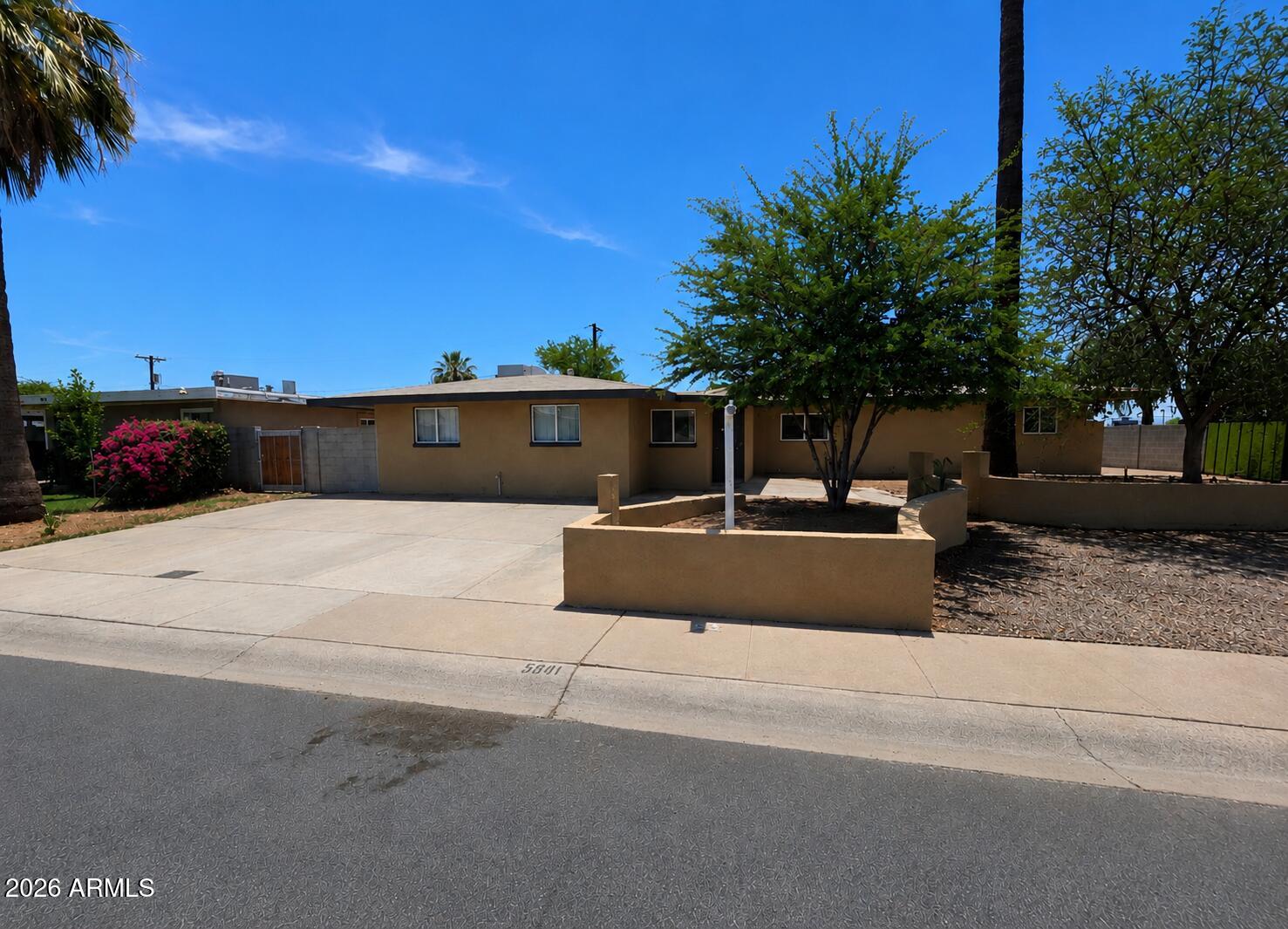 5841 W MACKENZIE Drive, Phoenix, AZ 85031