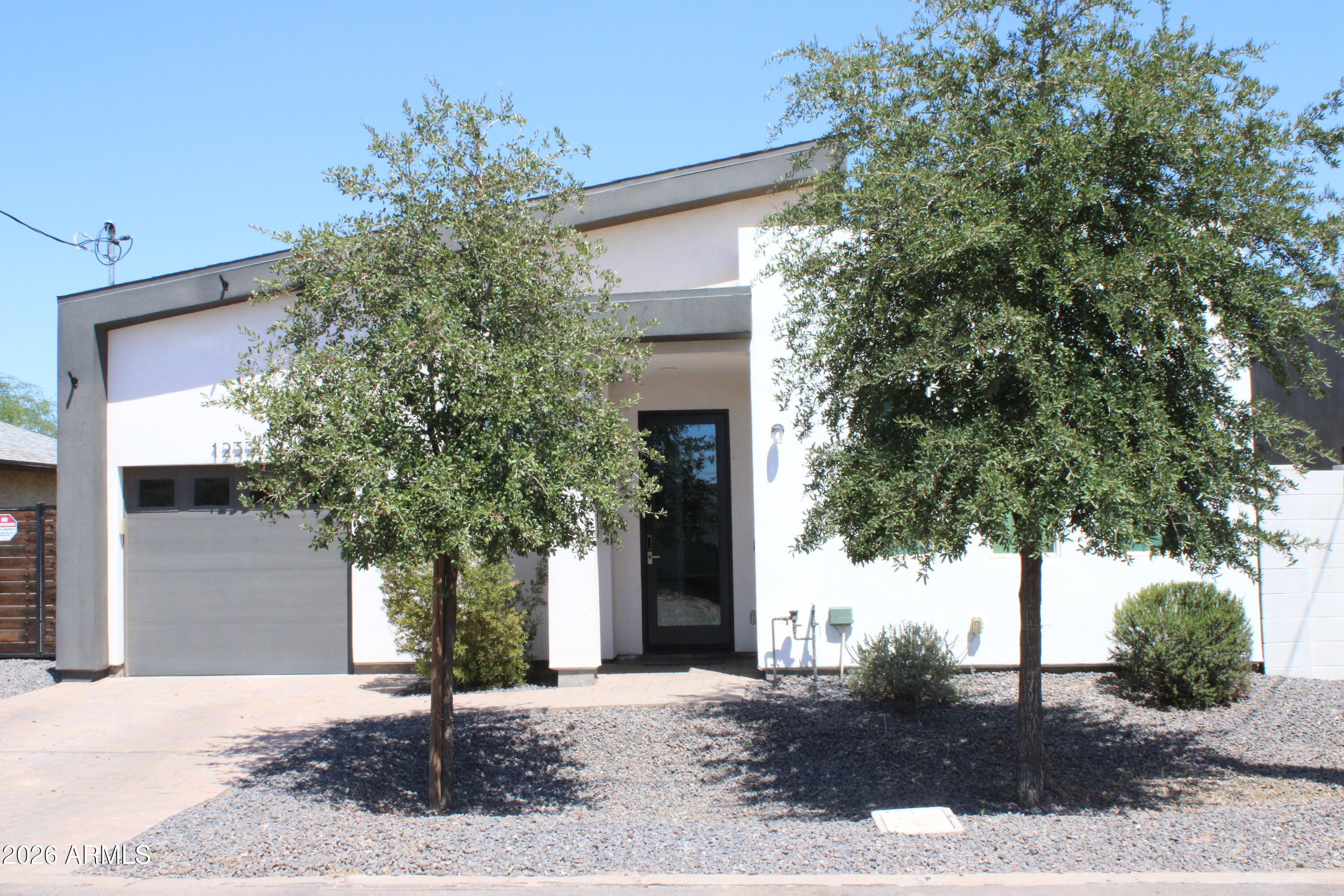 1233 S 15TH Drive, Phoenix, AZ 85007