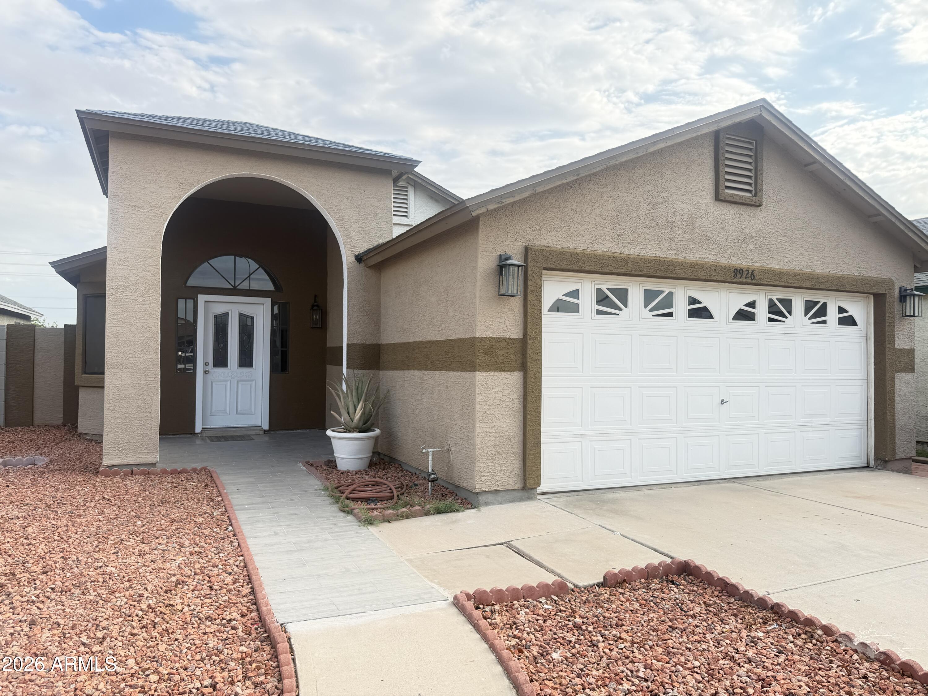 8926 W VALE Drive, Phoenix, AZ 85037