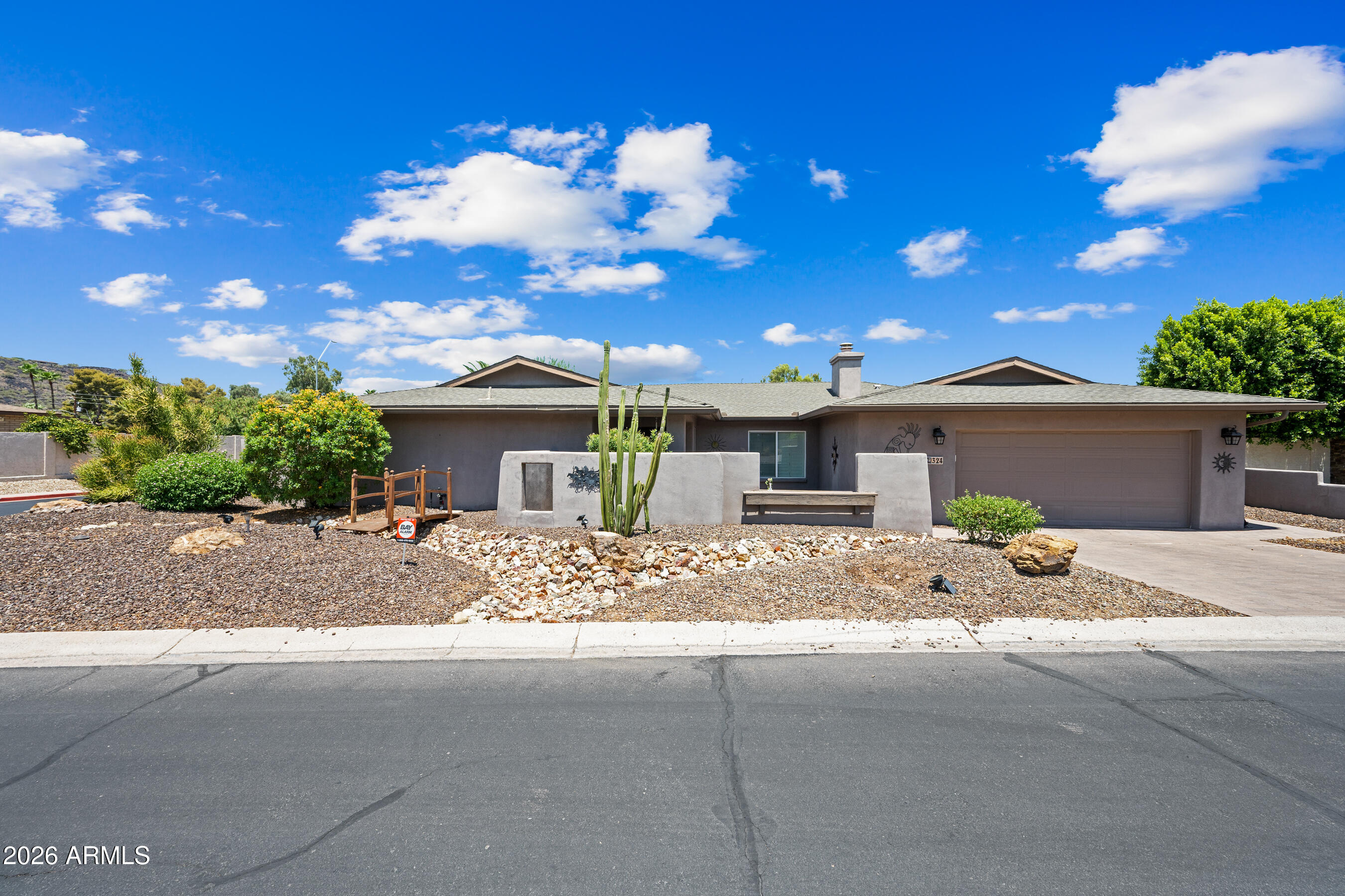 324 W WILLOW Avenue, Phoenix, AZ 85029