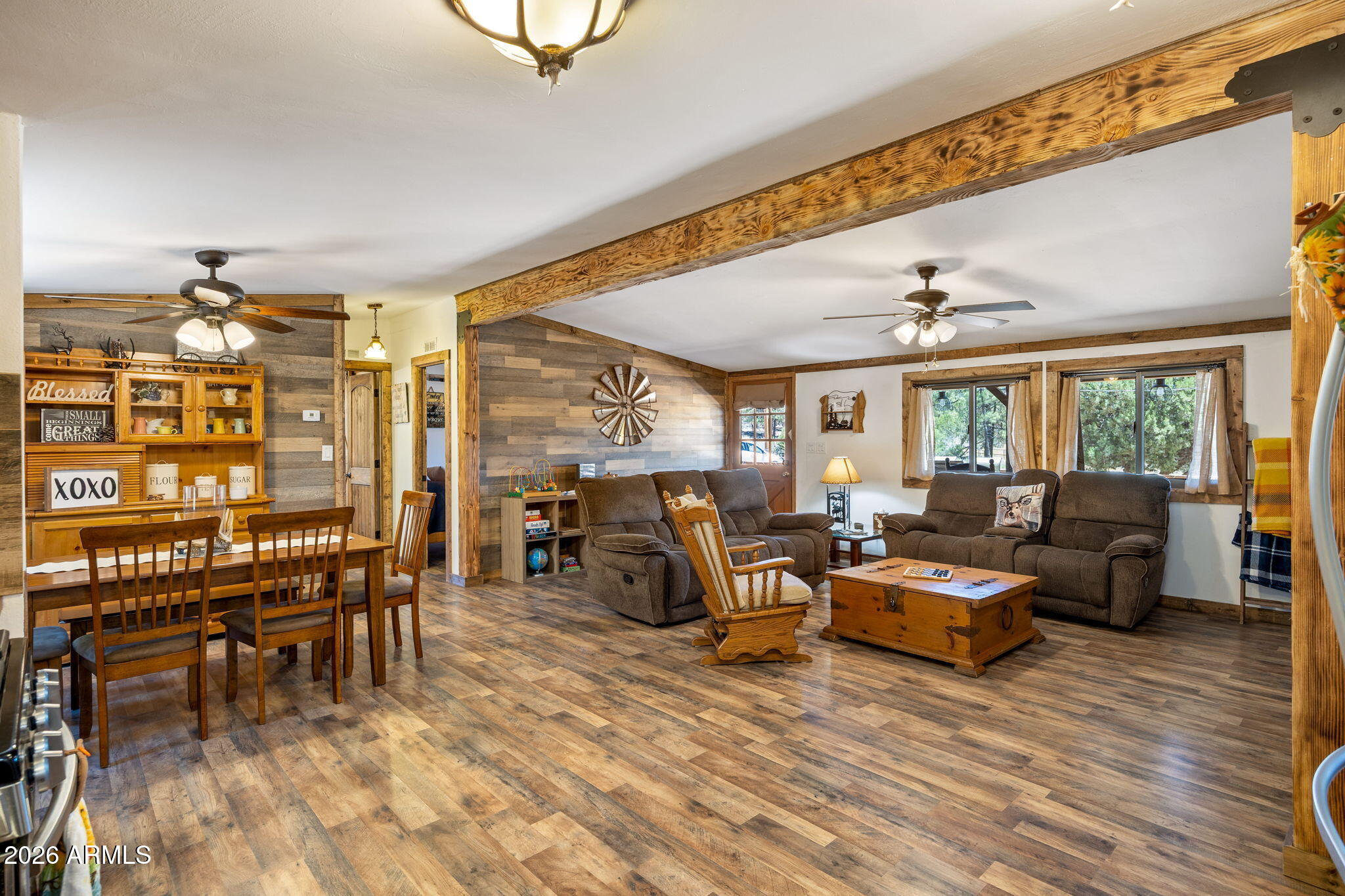 2191 Gingerbread Lane, Overgaard, AZ 85933