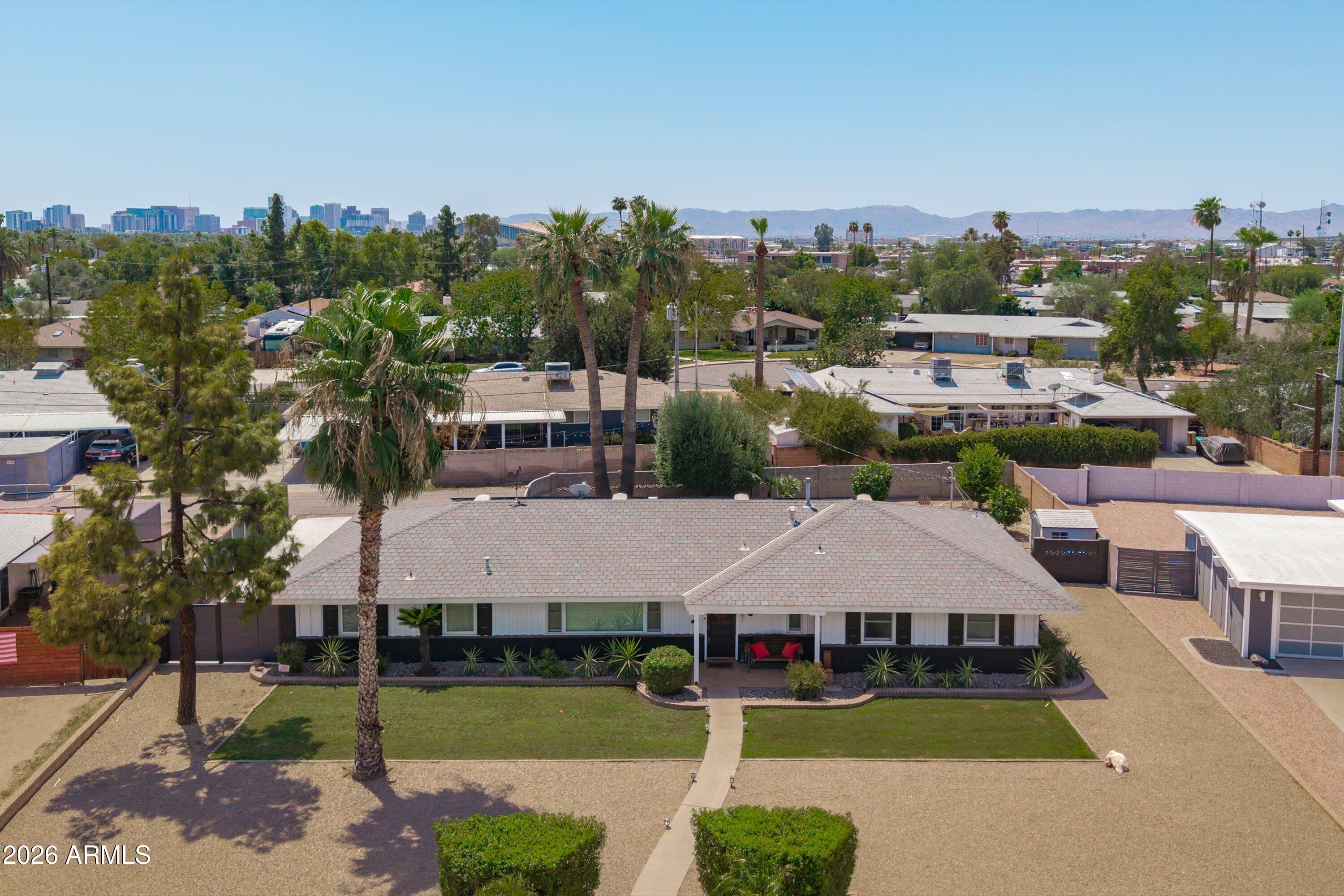 2051 W WINDSOR Avenue, Phoenix, AZ 85009