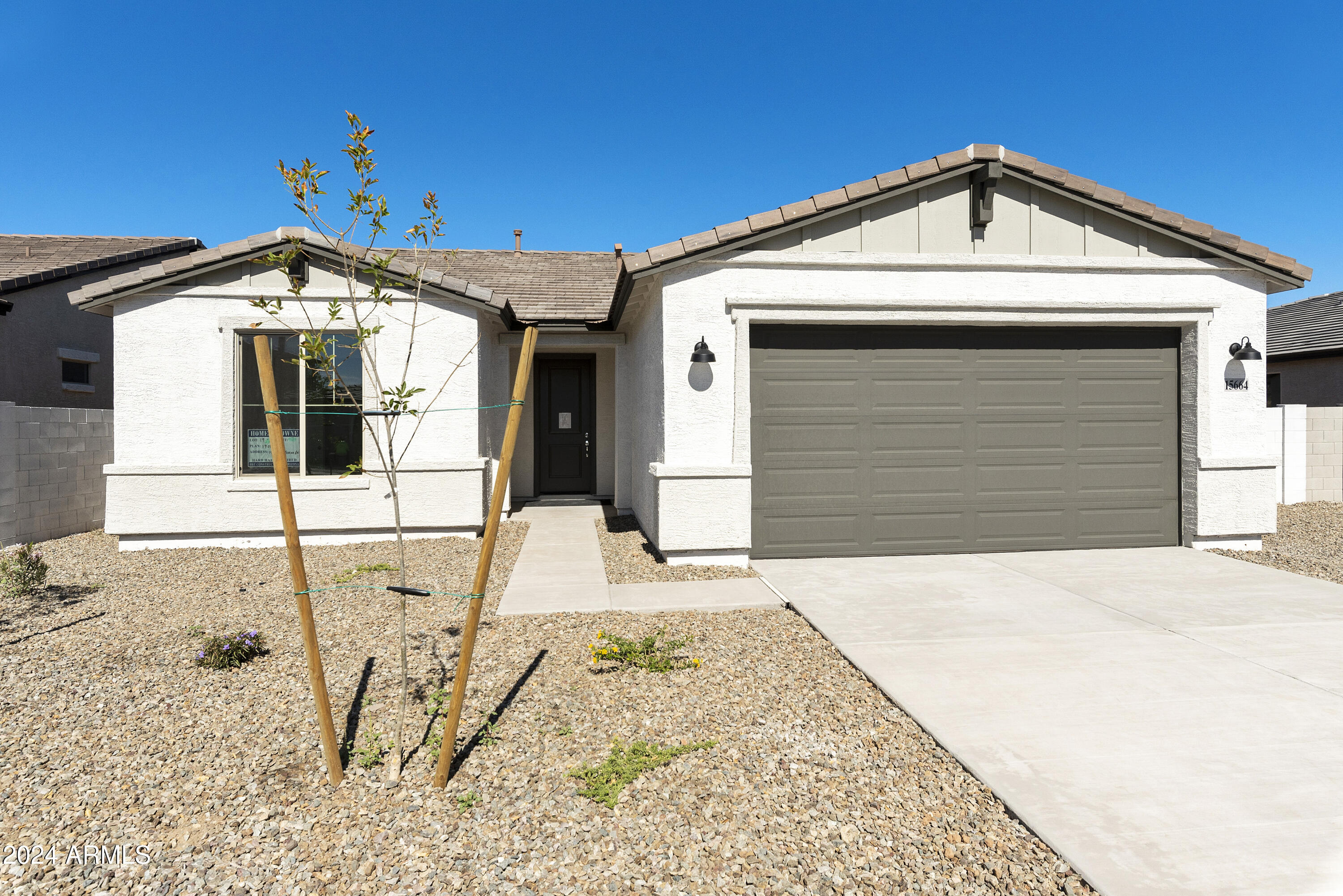 15664 W MERCER Lane, Surprise, AZ 85379