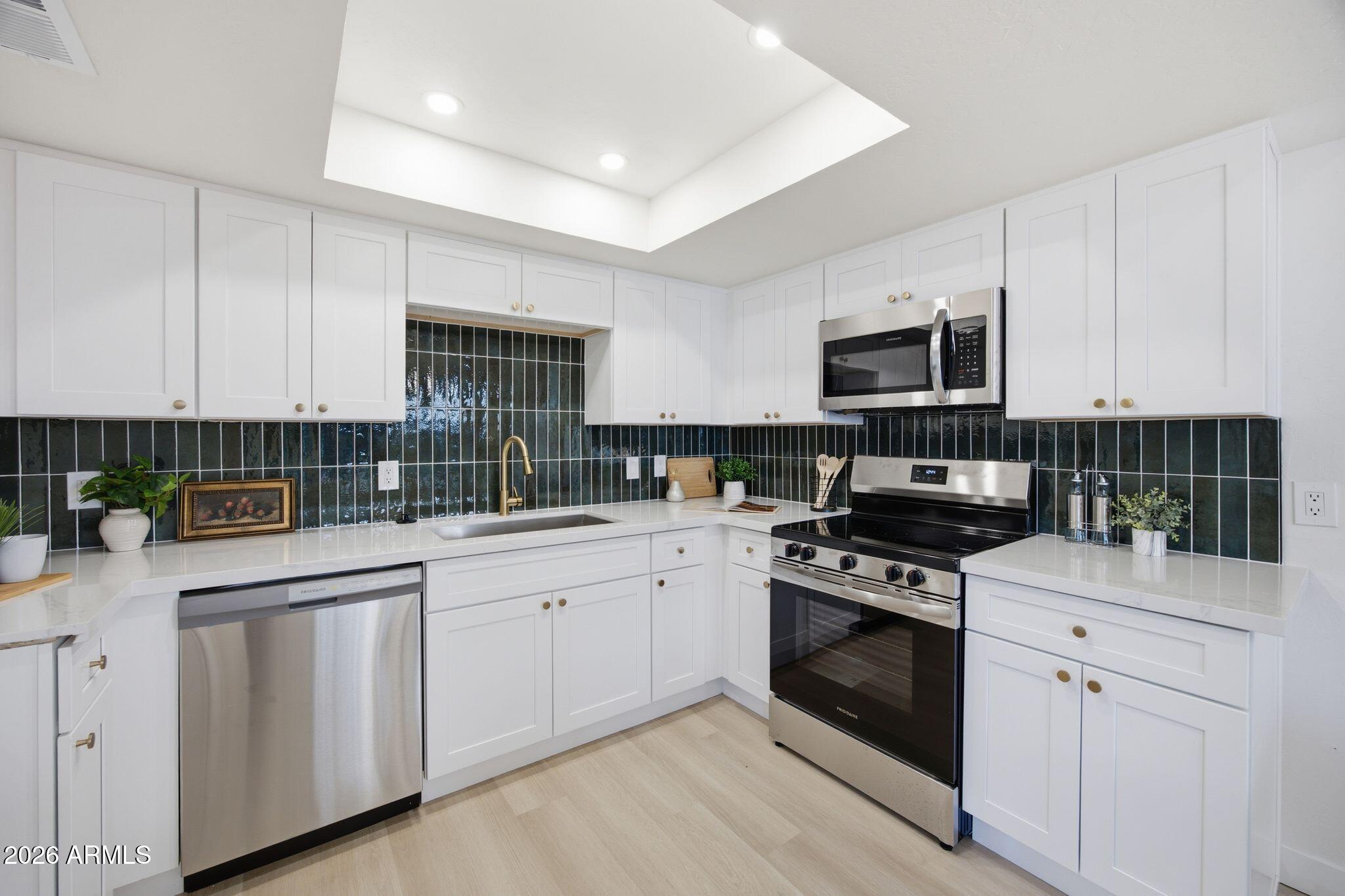 8011 N 49TH Avenue, Glendale, AZ 85302