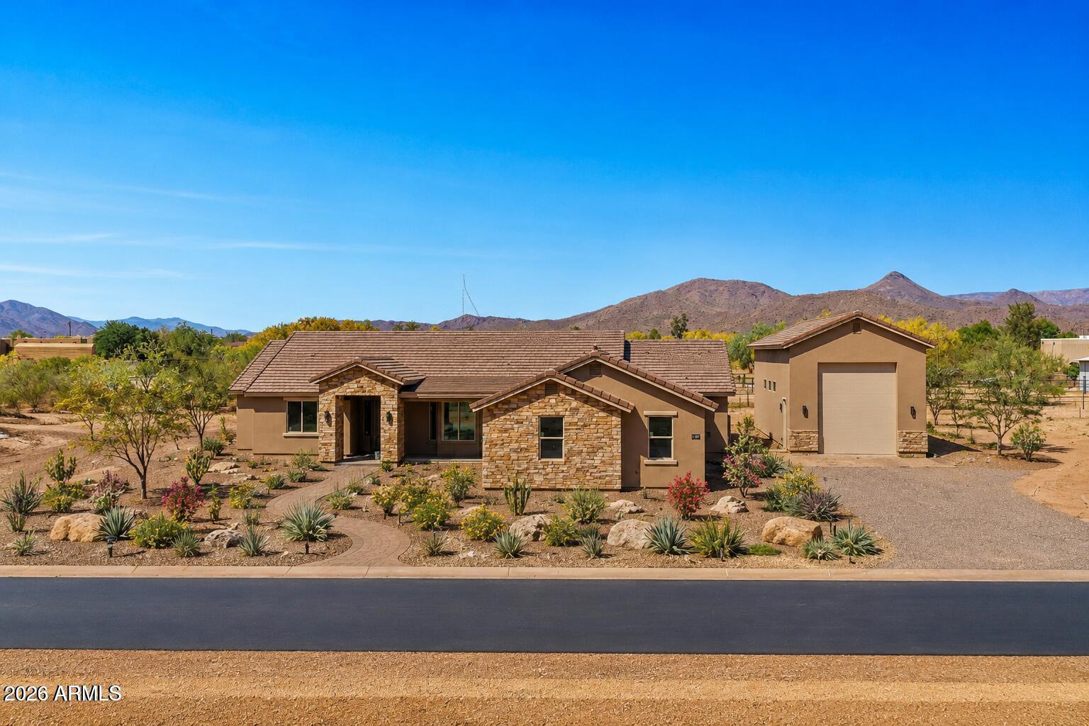 654 E Paint Your Wagon Trail, Phoenix, AZ 85085