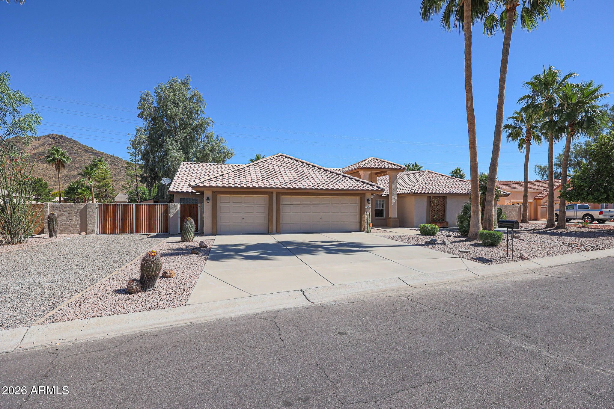 5542 W NORTHWOOD Drive, Glendale, AZ 85310