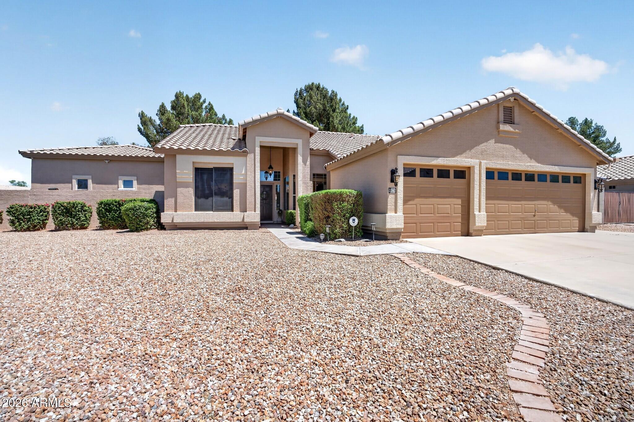 2242 E VICTOR Road, Gilbert, AZ 85296