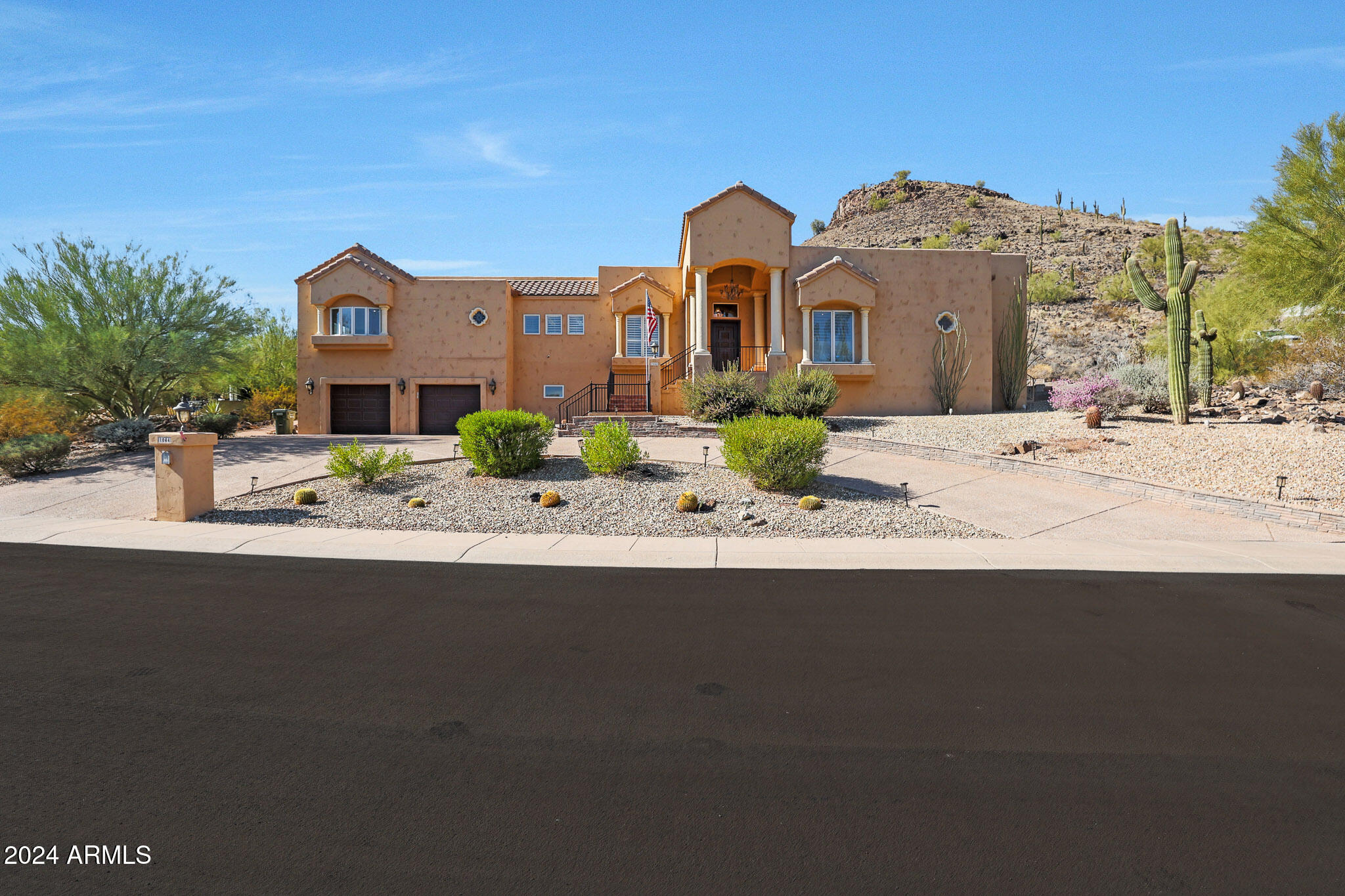 1044 W INDIAN HILLS Place, Phoenix, AZ 85023