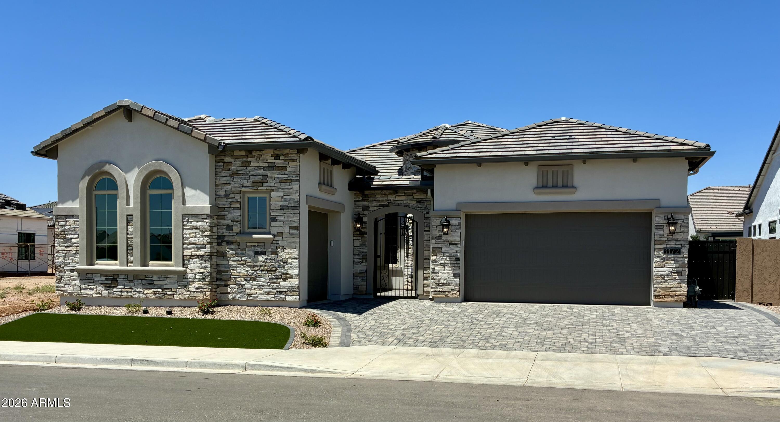 1071 E PEACH TREE Drive, Chandler, AZ 85249
