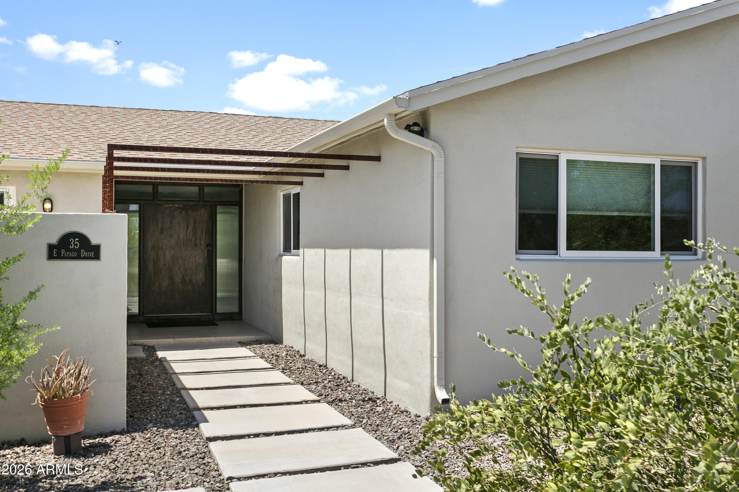 35 E PAPAGO Drive, Tempe, AZ 85288