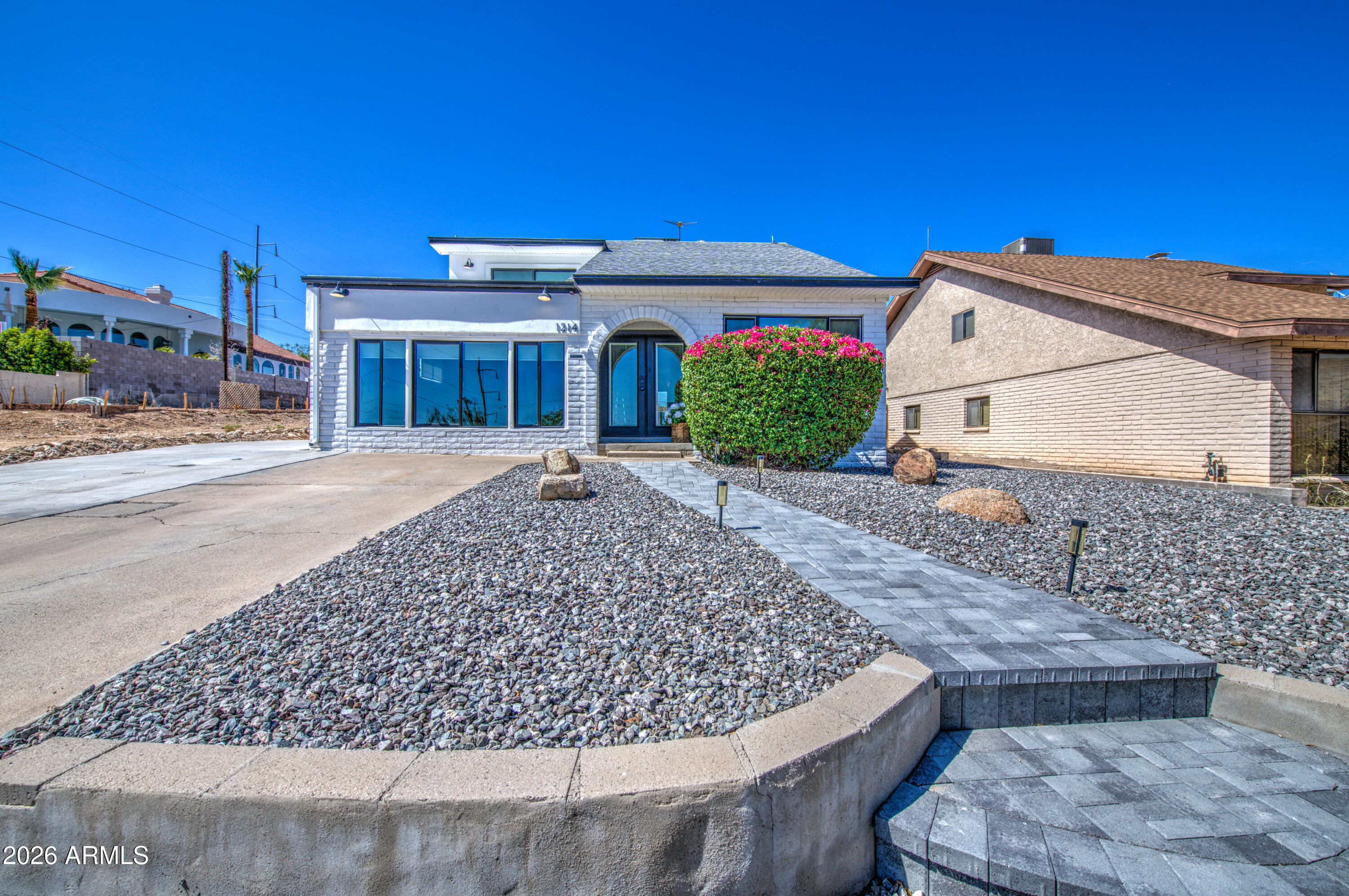 1214 E DESERT COVE Avenue, Phoenix, AZ 85020