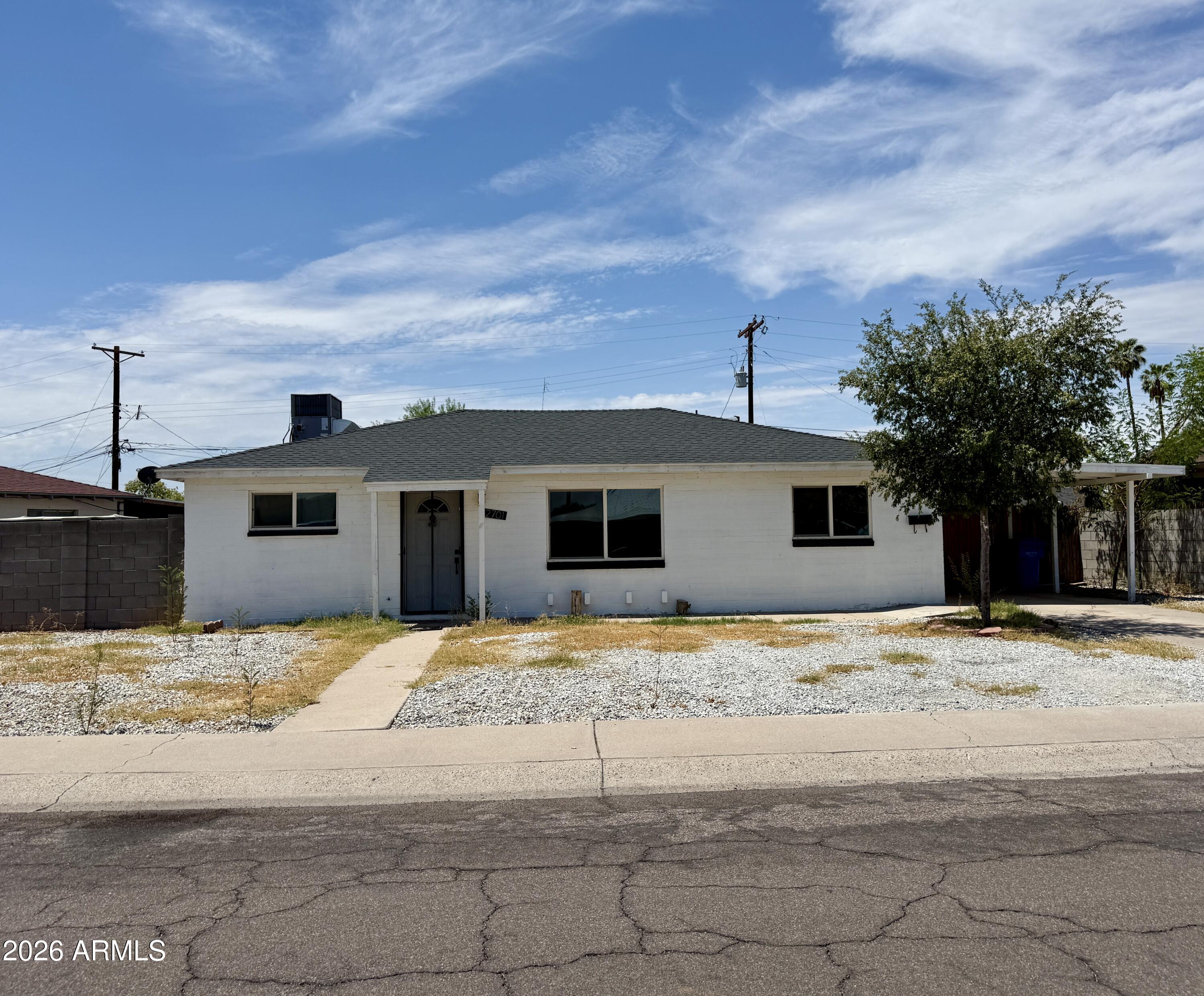 2701 W RUTH Avenue, Phoenix, AZ 85051