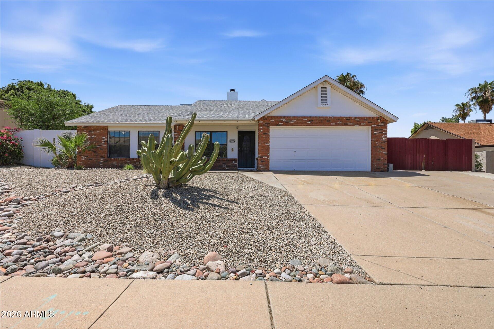 6723 E IVYGLEN Street, Mesa, AZ 85205