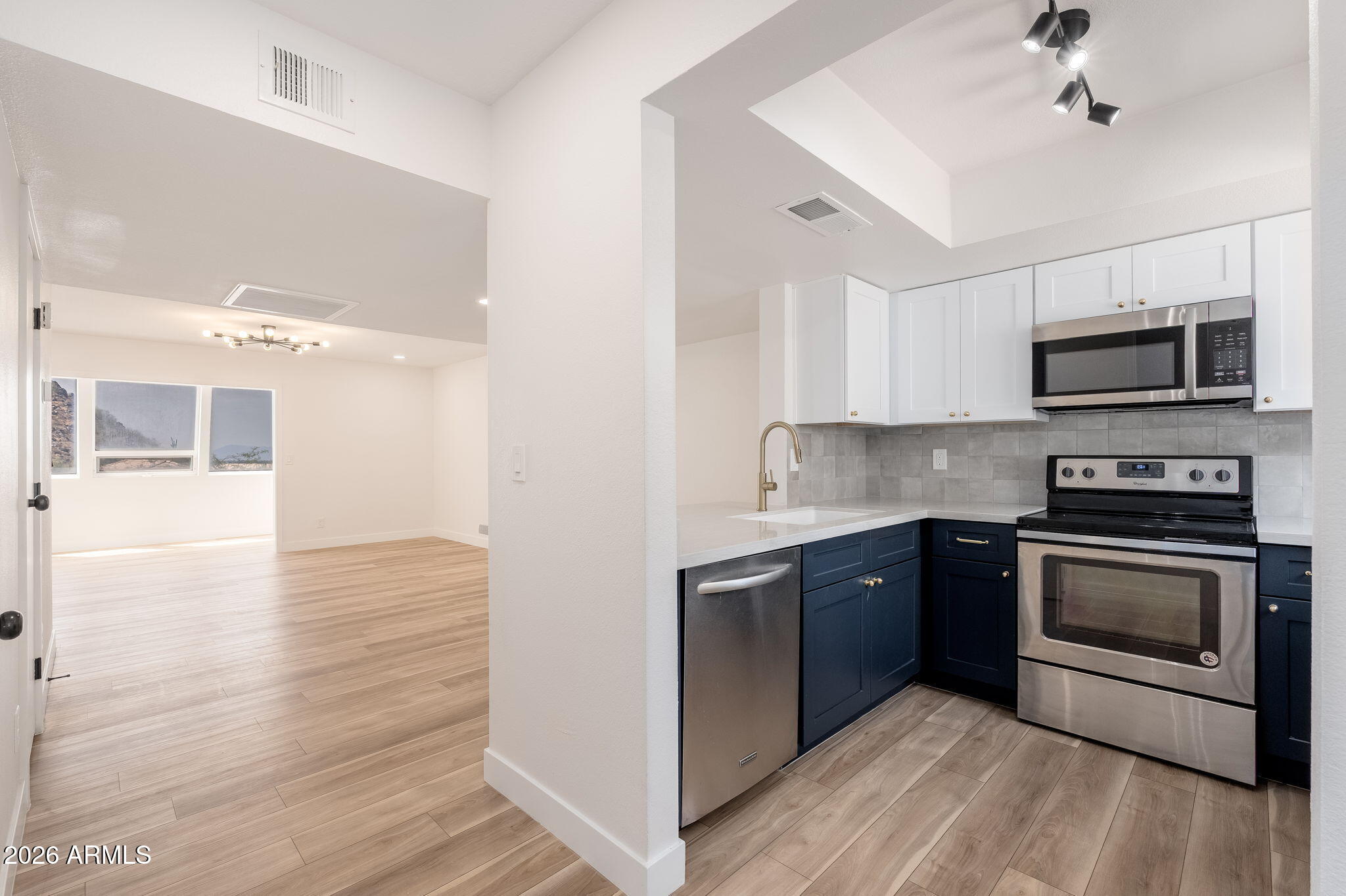 1601 W SUNNYSIDE Drive 121, Phoenix, AZ 85029