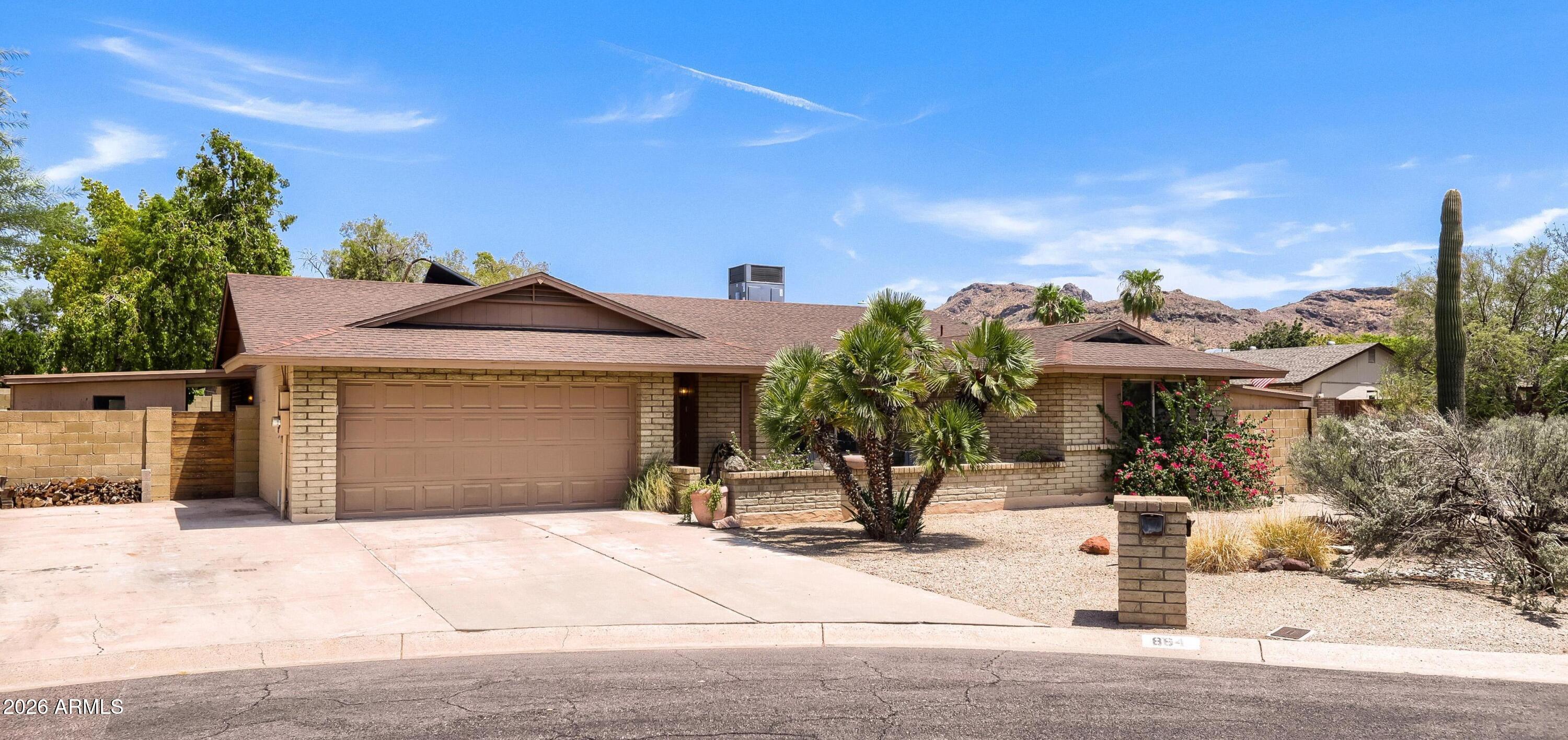 864 E PARADISE Lane, Phoenix, AZ 85022
