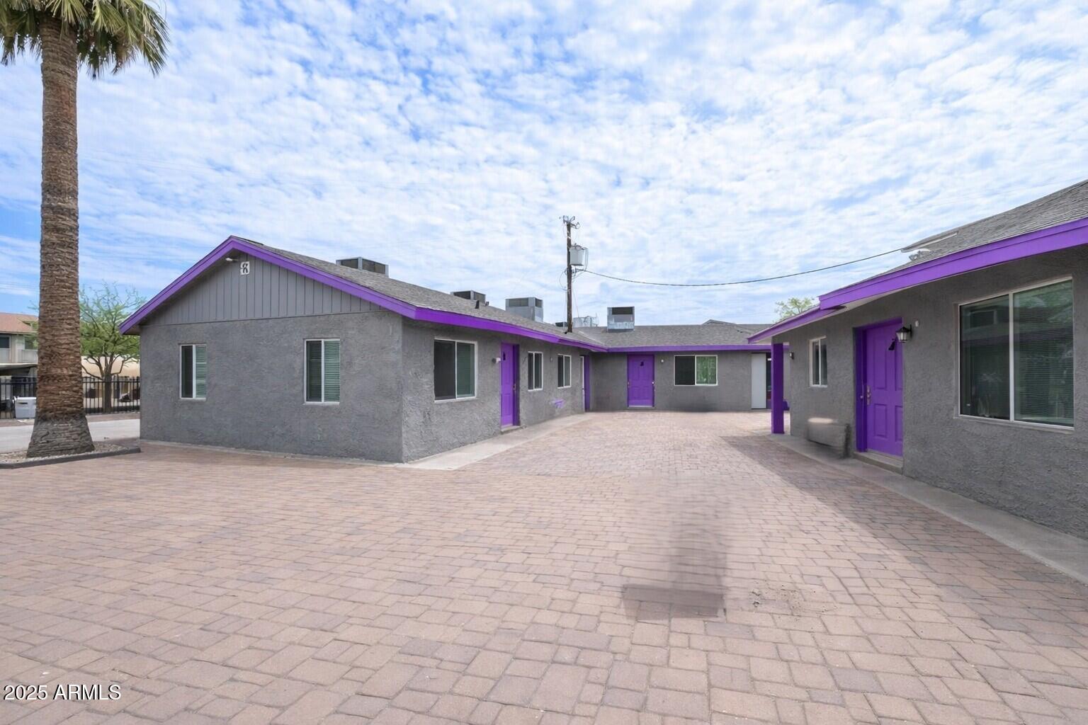 8939 N 8TH Street, Phoenix, AZ 85020