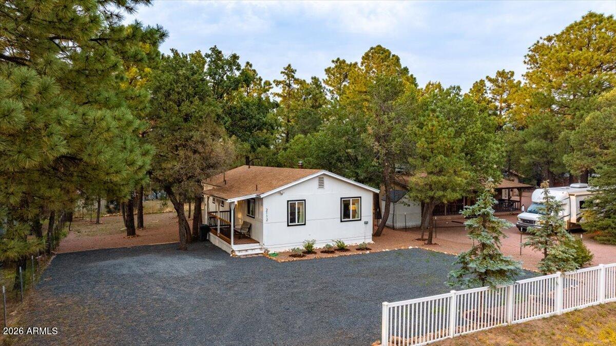 2112 BLUEJAY Road, Overgaard, AZ 85933