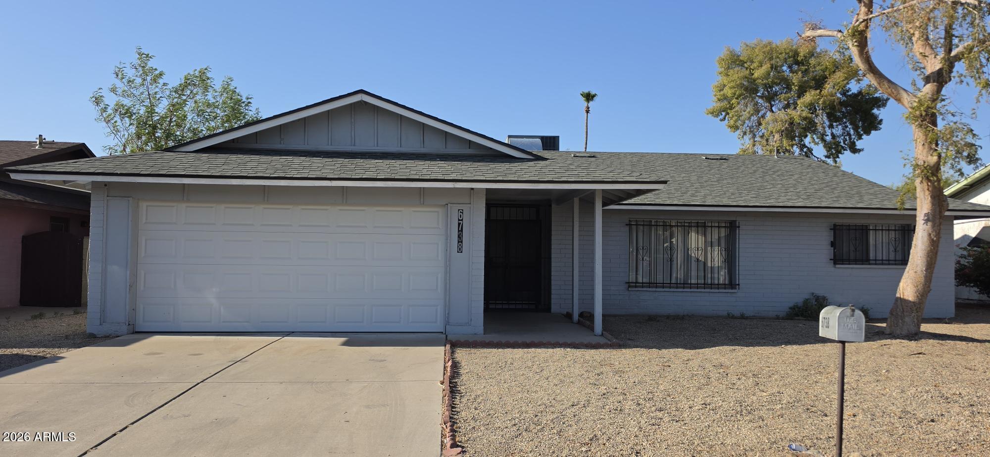 6738 W DENTON Lane, Glendale, AZ 85303