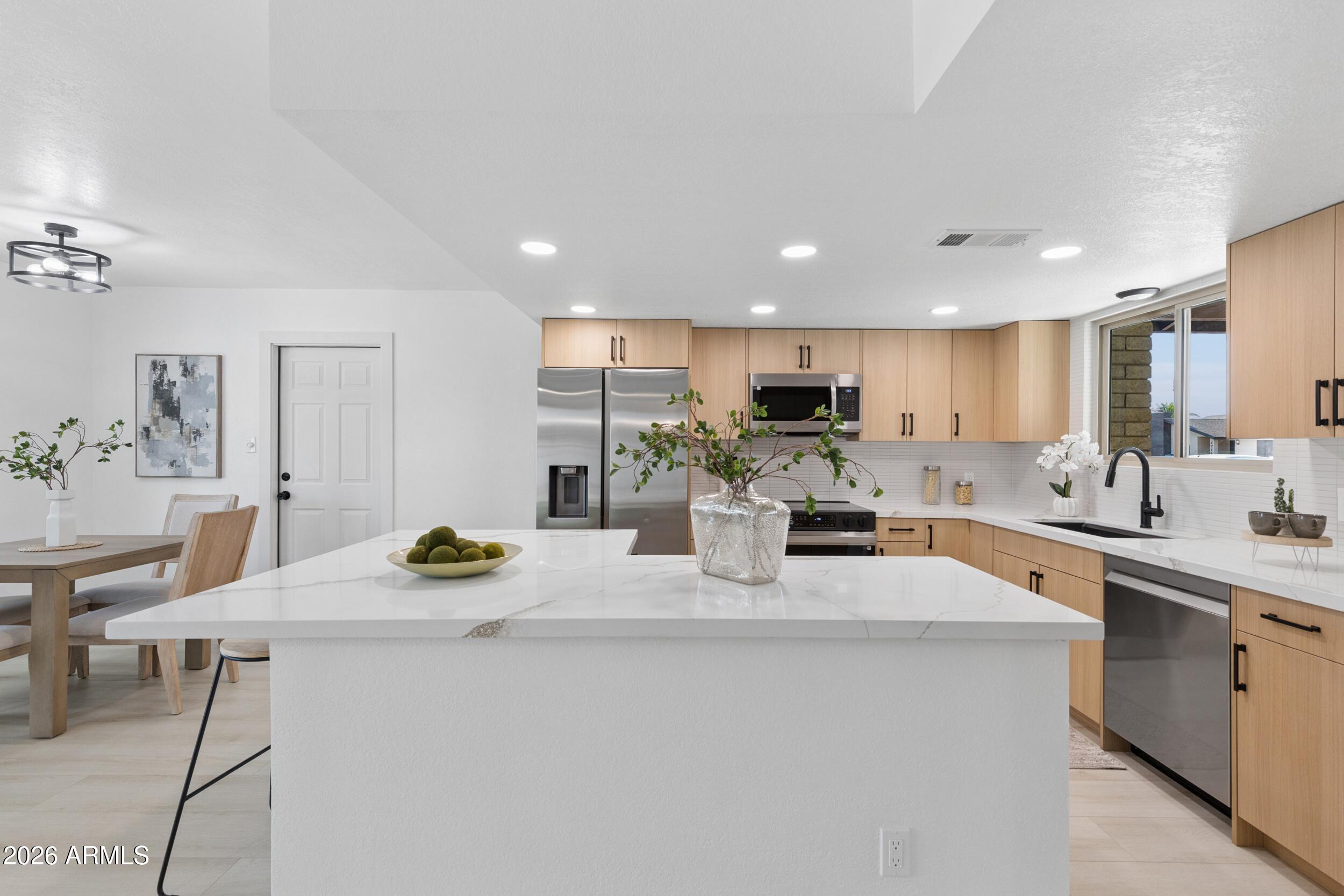 1727 E DIAMOND Avenue, Mesa, AZ 85204