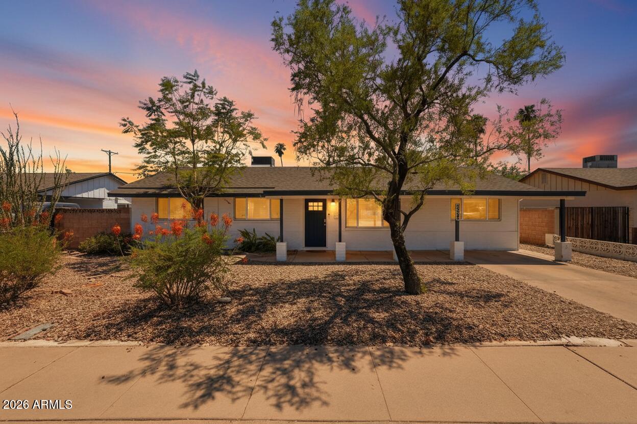 6937 E MORELAND Street, Scottsdale, AZ 85257