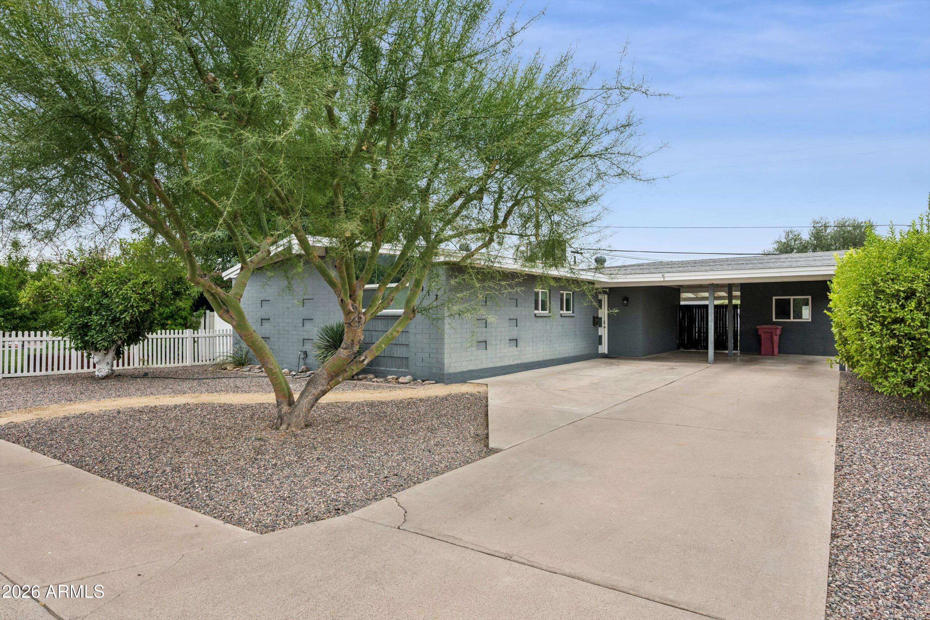 6917 E EARLL Drive, Scottsdale, AZ 85251
