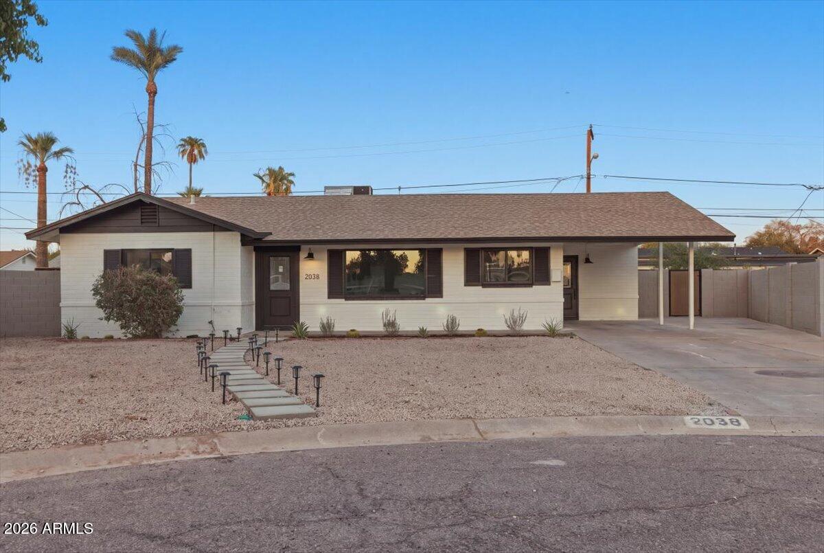 2038 E Cheery Lynne Road, Phoenix, AZ 85016