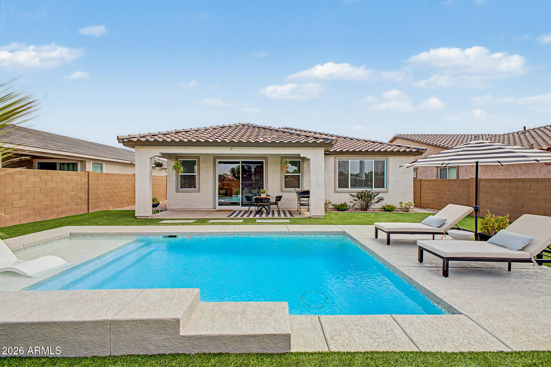 8054 E PALOMA Avenue, Mesa, AZ 85212