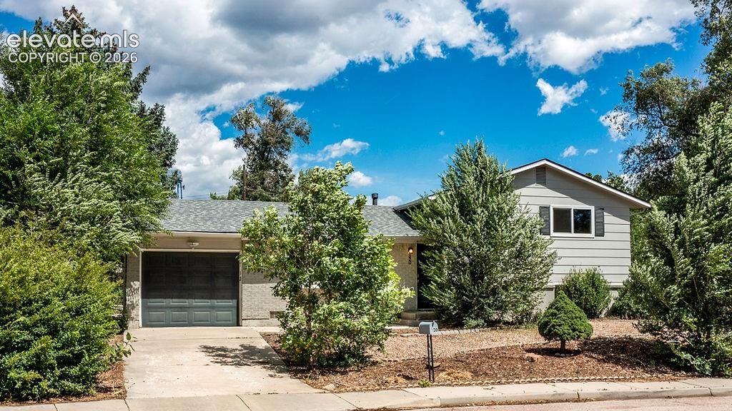 320 Cranbrook Circle, Colorado Springs, CO 80906