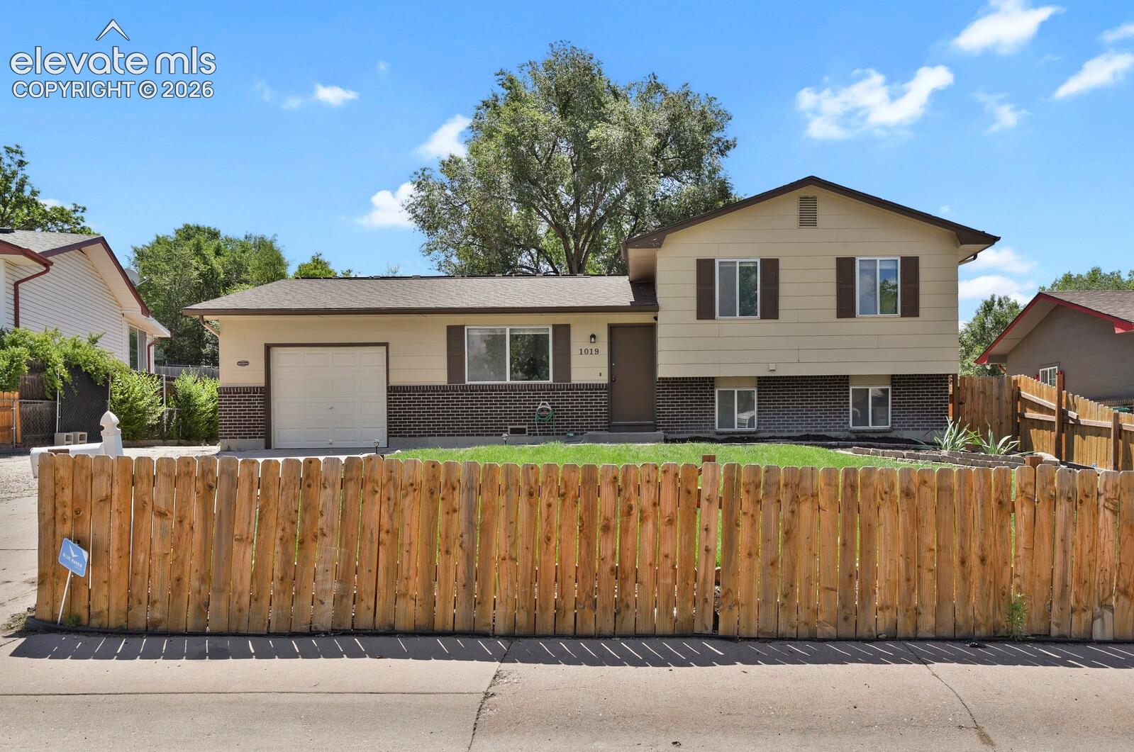 1019 De La Vista Lane, Colorado Springs, CO 80911
