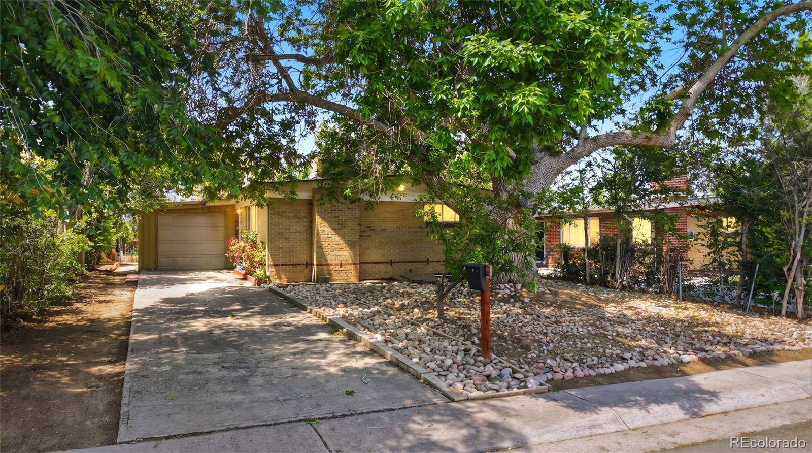 1225 Dallas Street, Aurora, CO 80010