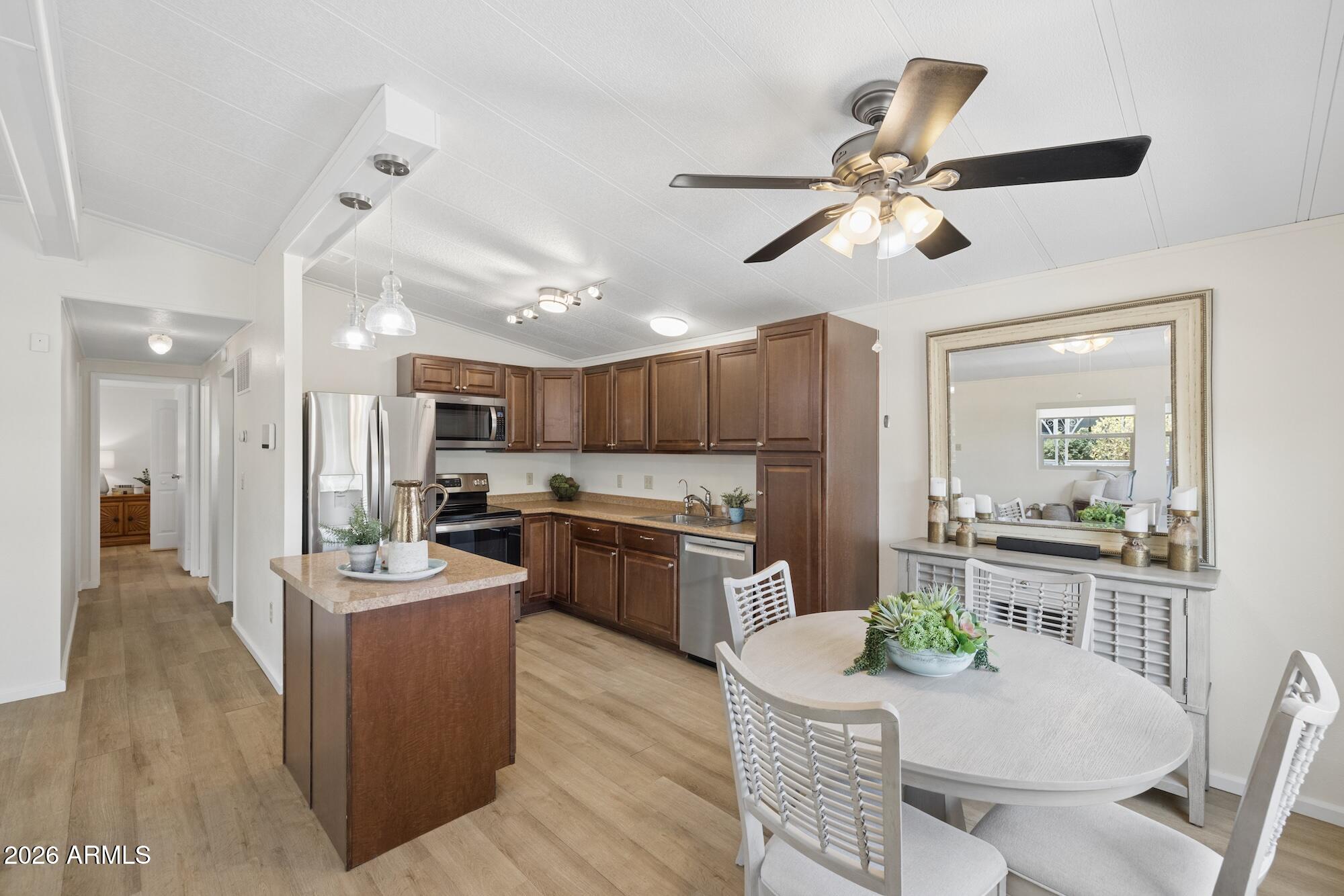 6209 E MCKELLIPS Road 177, Mesa, AZ 85215