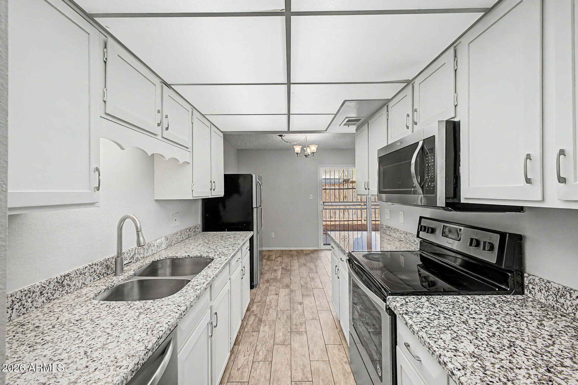 6060 W GOLDEN Lane, Glendale, AZ 85302