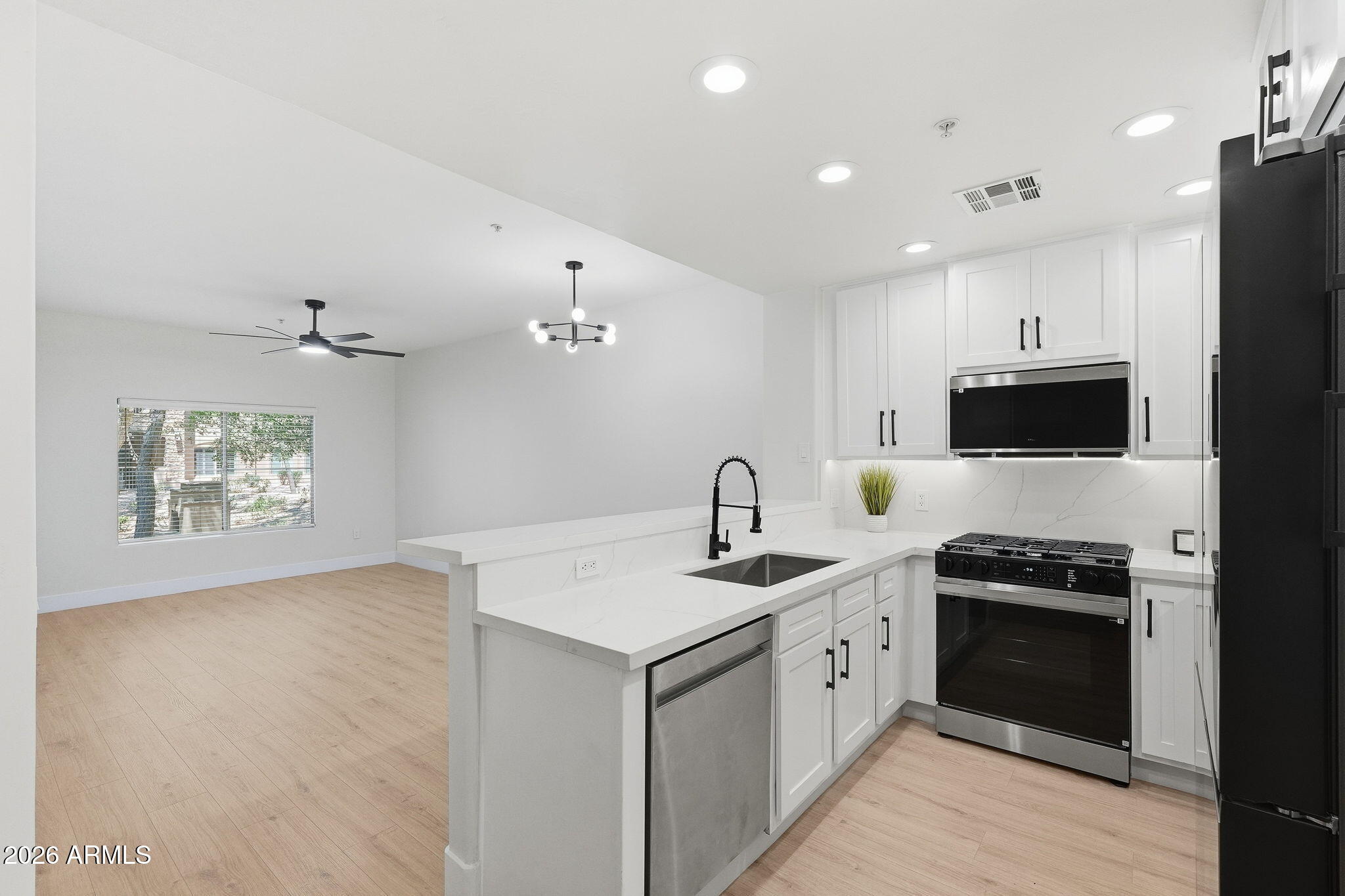 5450 E DEER VALLEY Drive 1200, Phoenix, AZ 85054