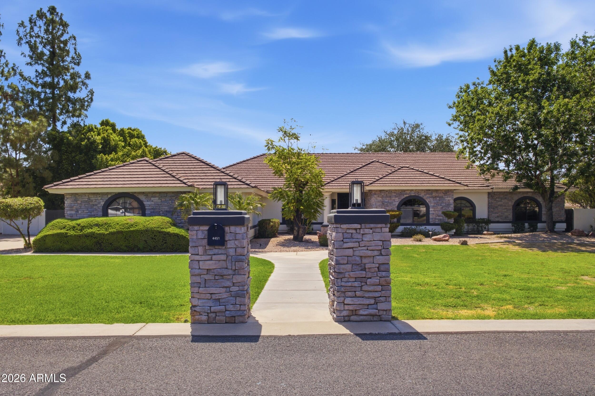 4451 E DESERT Lane, Gilbert, AZ 85234