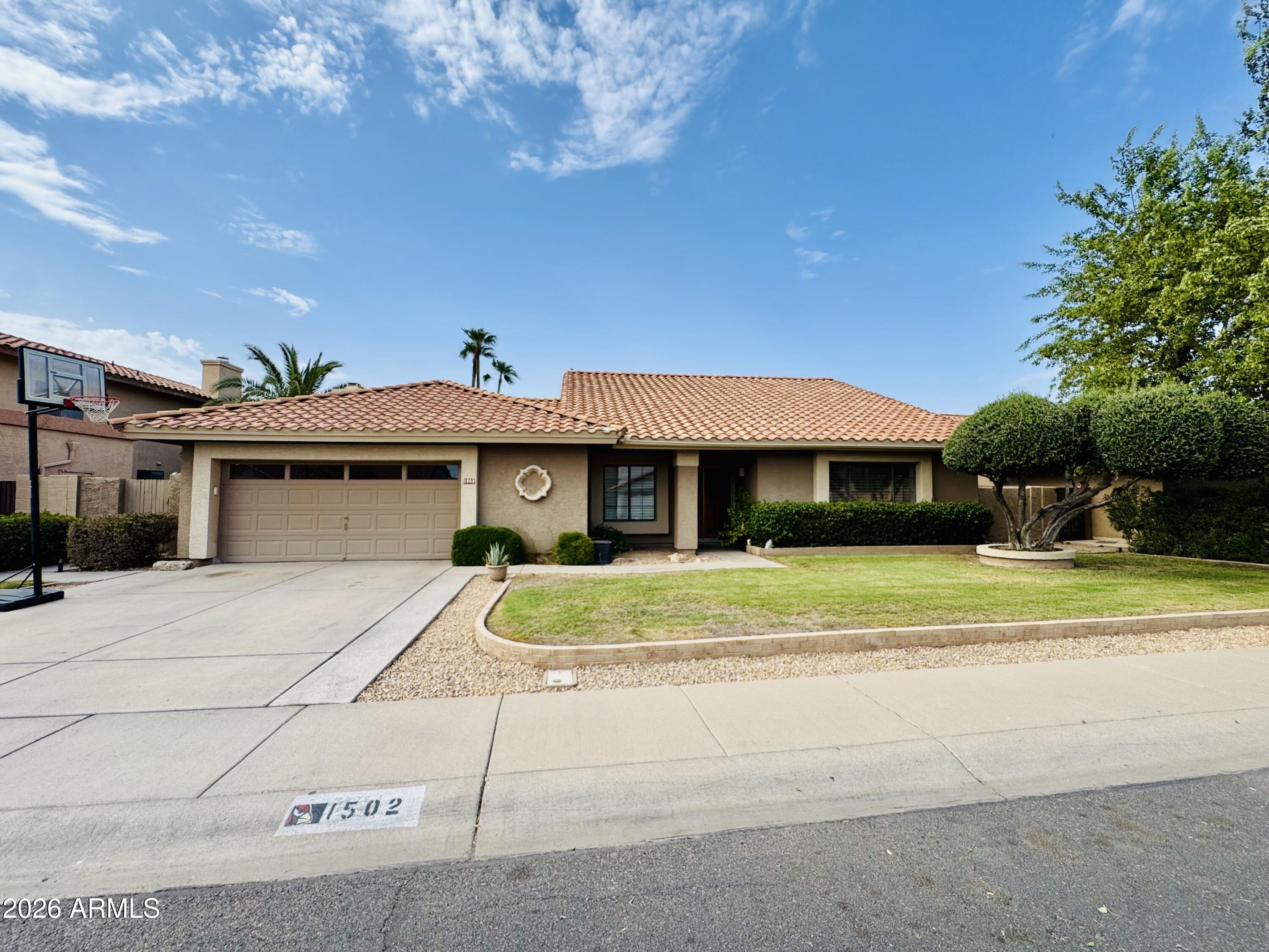 1502 W ANTIQUA Drive, Gilbert, AZ 85233
