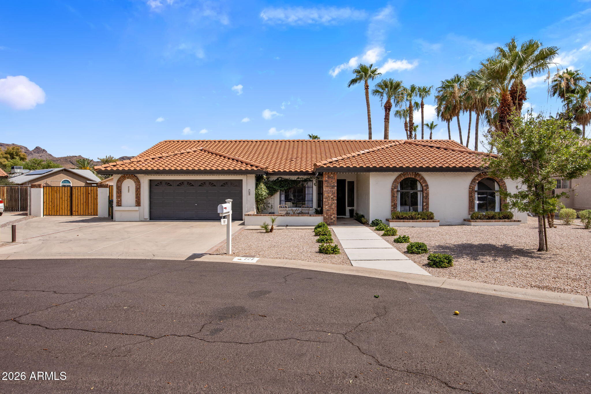 727 E Kings Avenue, Phoenix, AZ 85022
