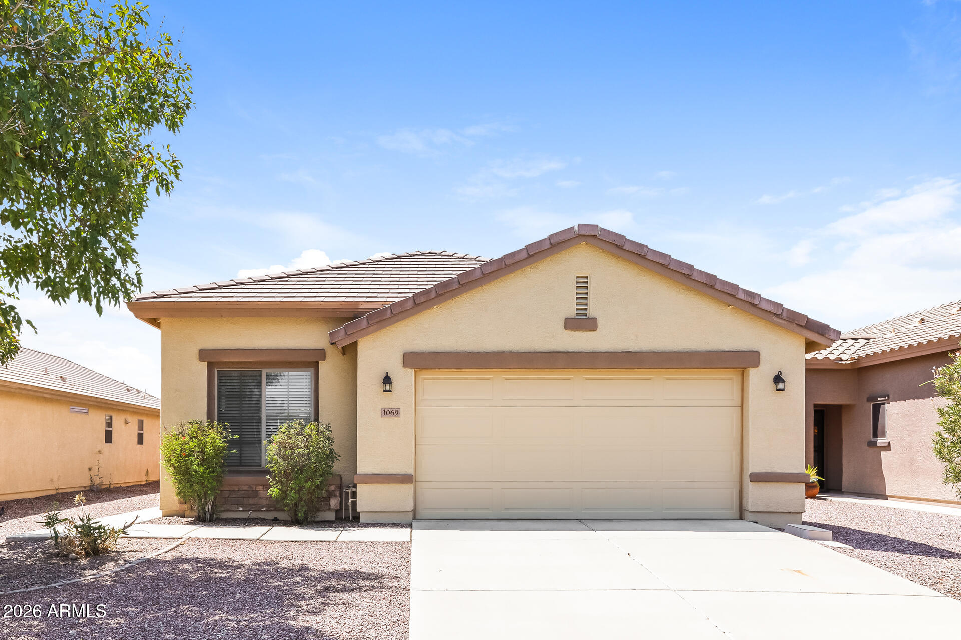 1069 W DESERT HILLS Drive, San Tan Valley, AZ 85143