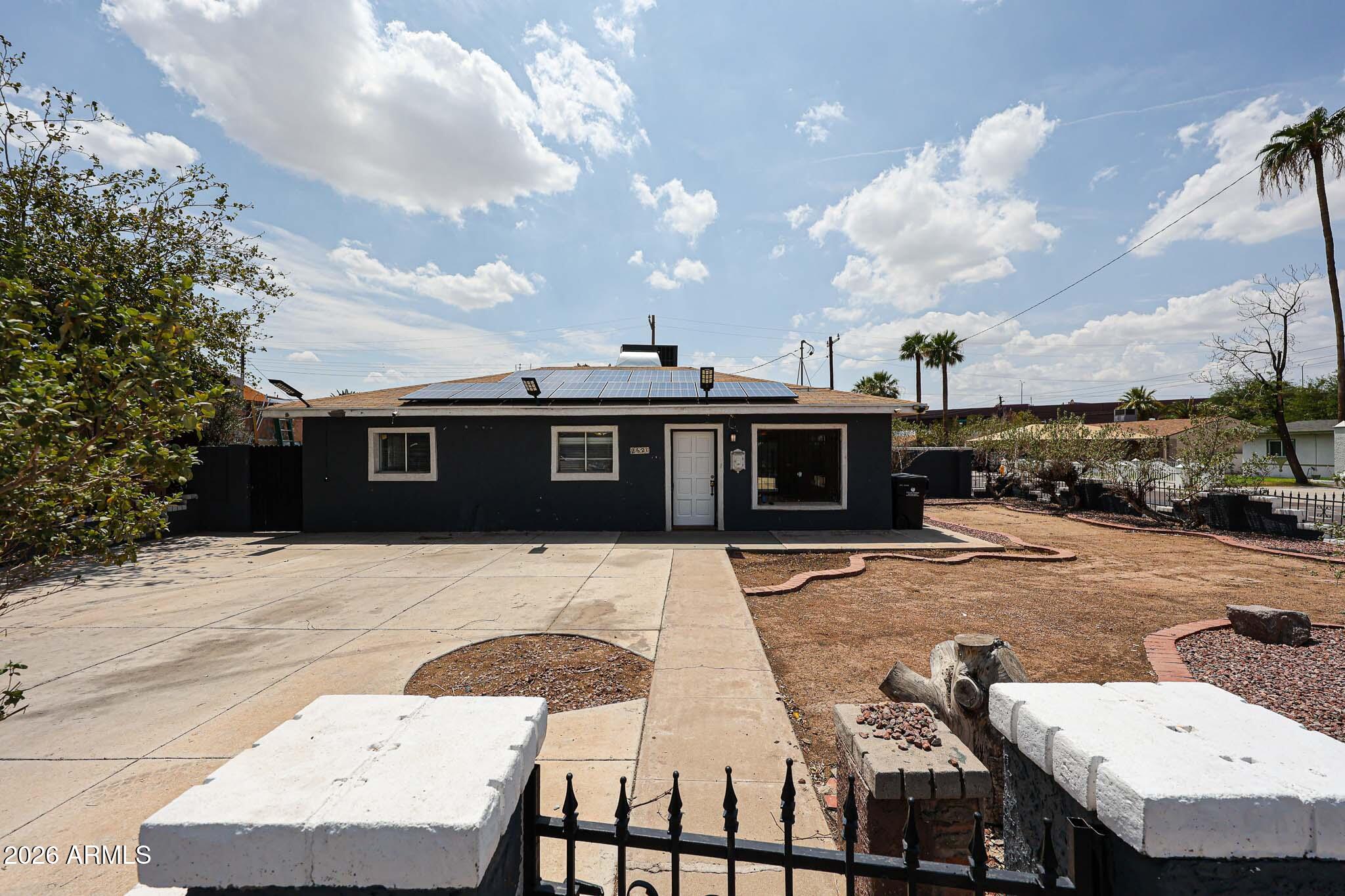 2621 W AVALON Drive, Phoenix, AZ 85017