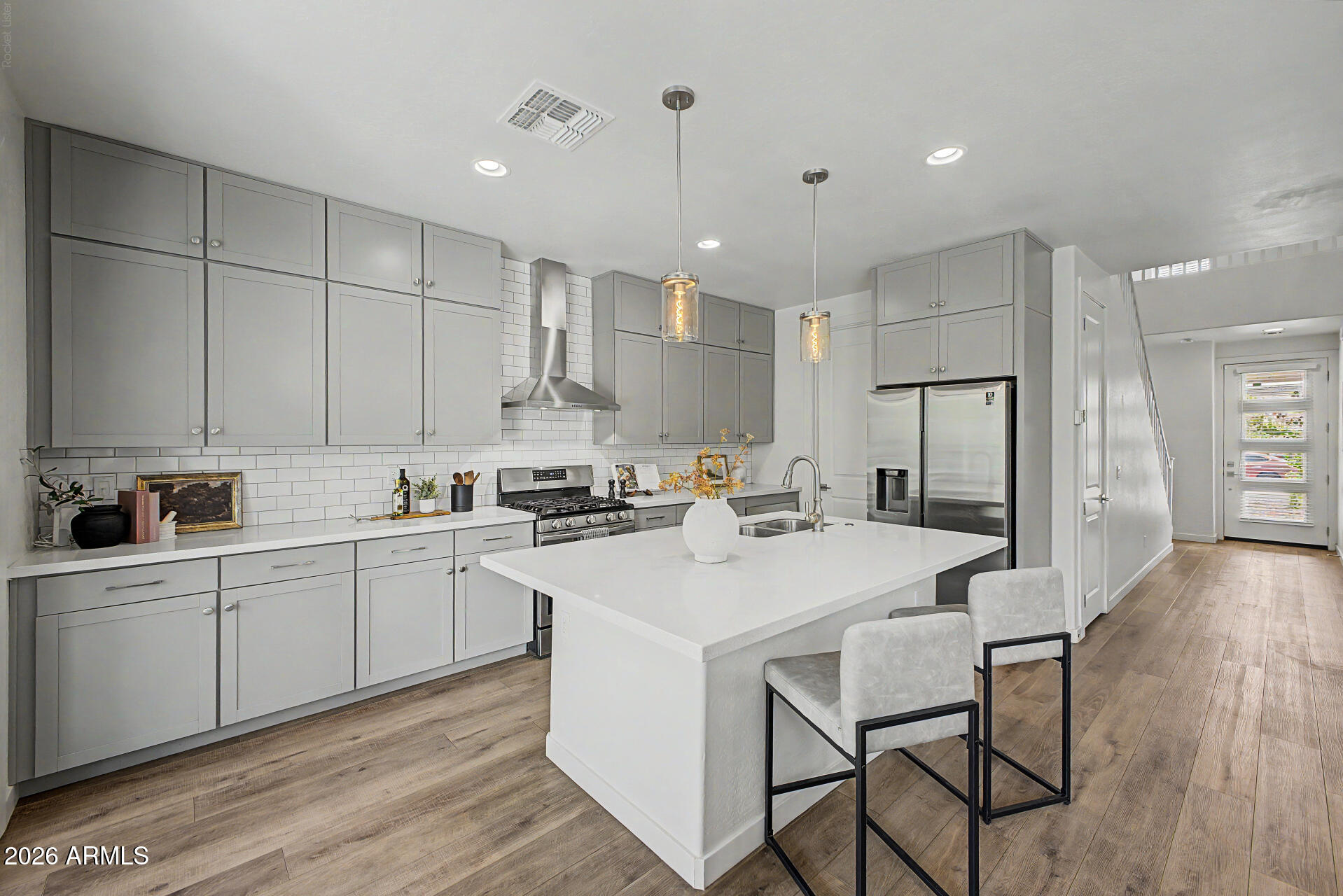 3746 E EARLL Drive, Phoenix, AZ 85018