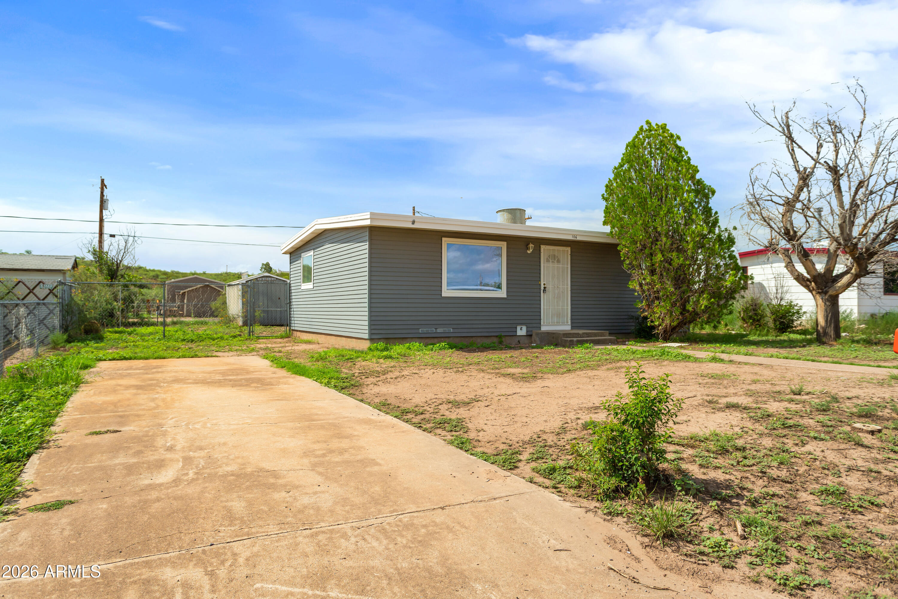 106 E APACHE Street, Huachuca City, AZ 85616