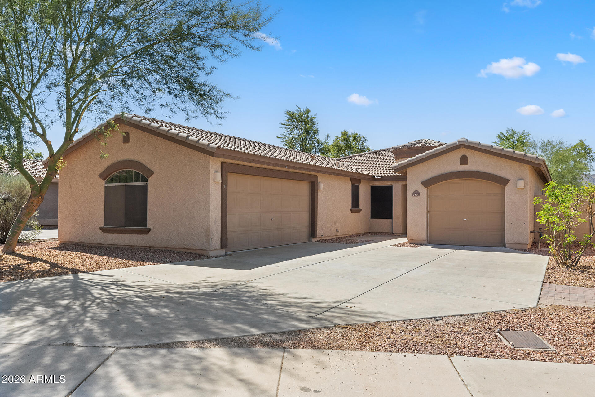 2537 W DARREL Road, Phoenix, AZ 85041