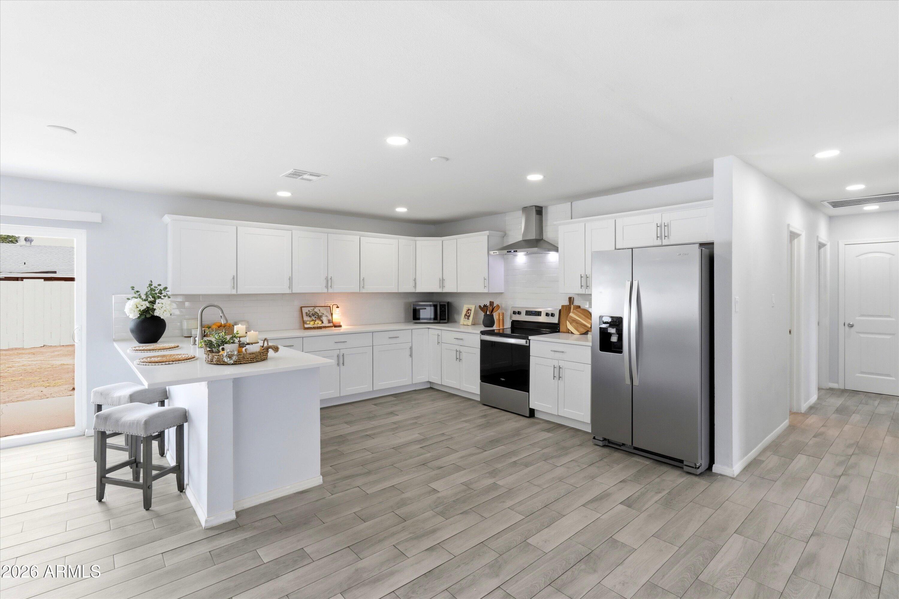2 W FAIRMONT Drive, Tempe, AZ 85282