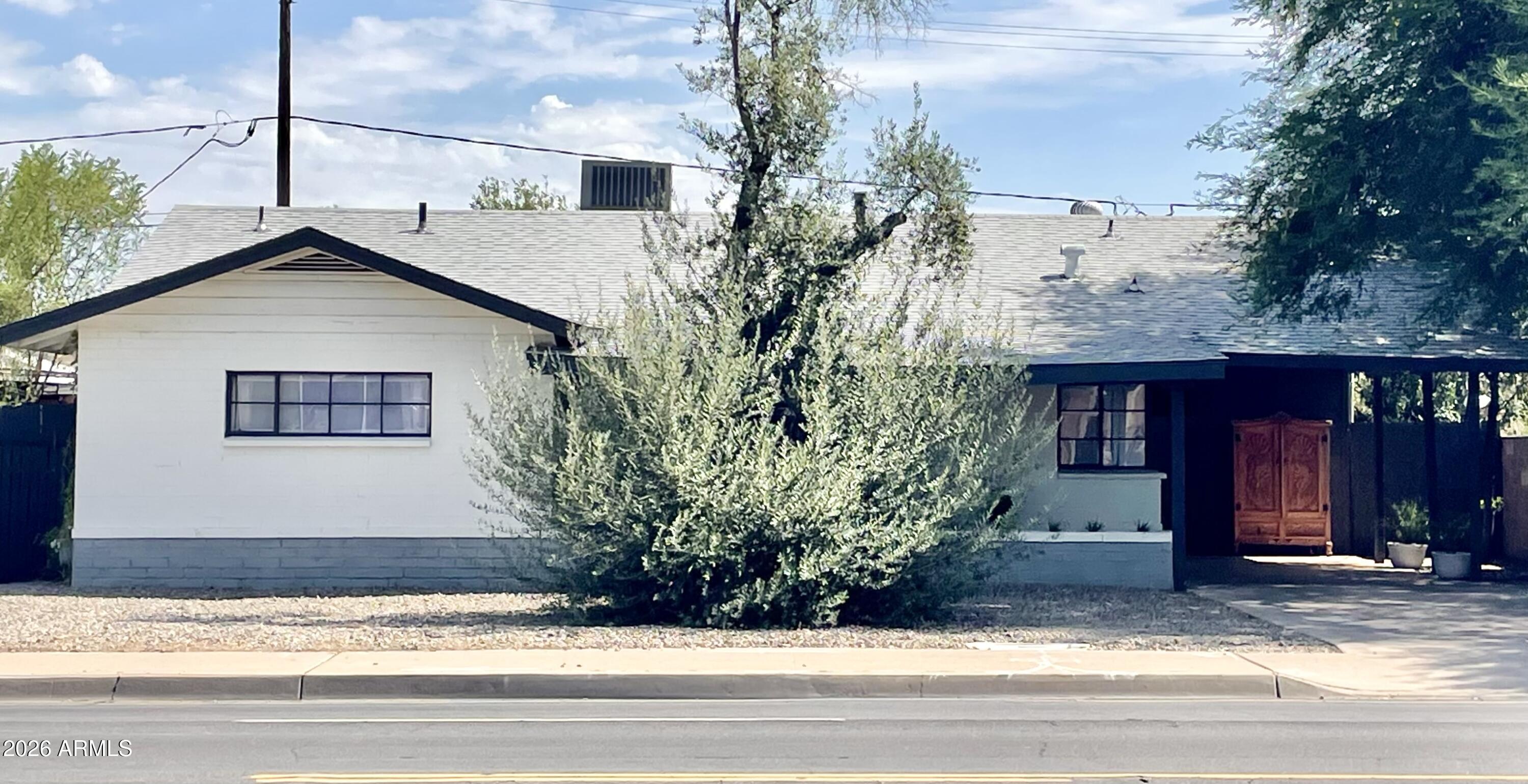 529 W UNIVERSITY Drive, Mesa, AZ 85201