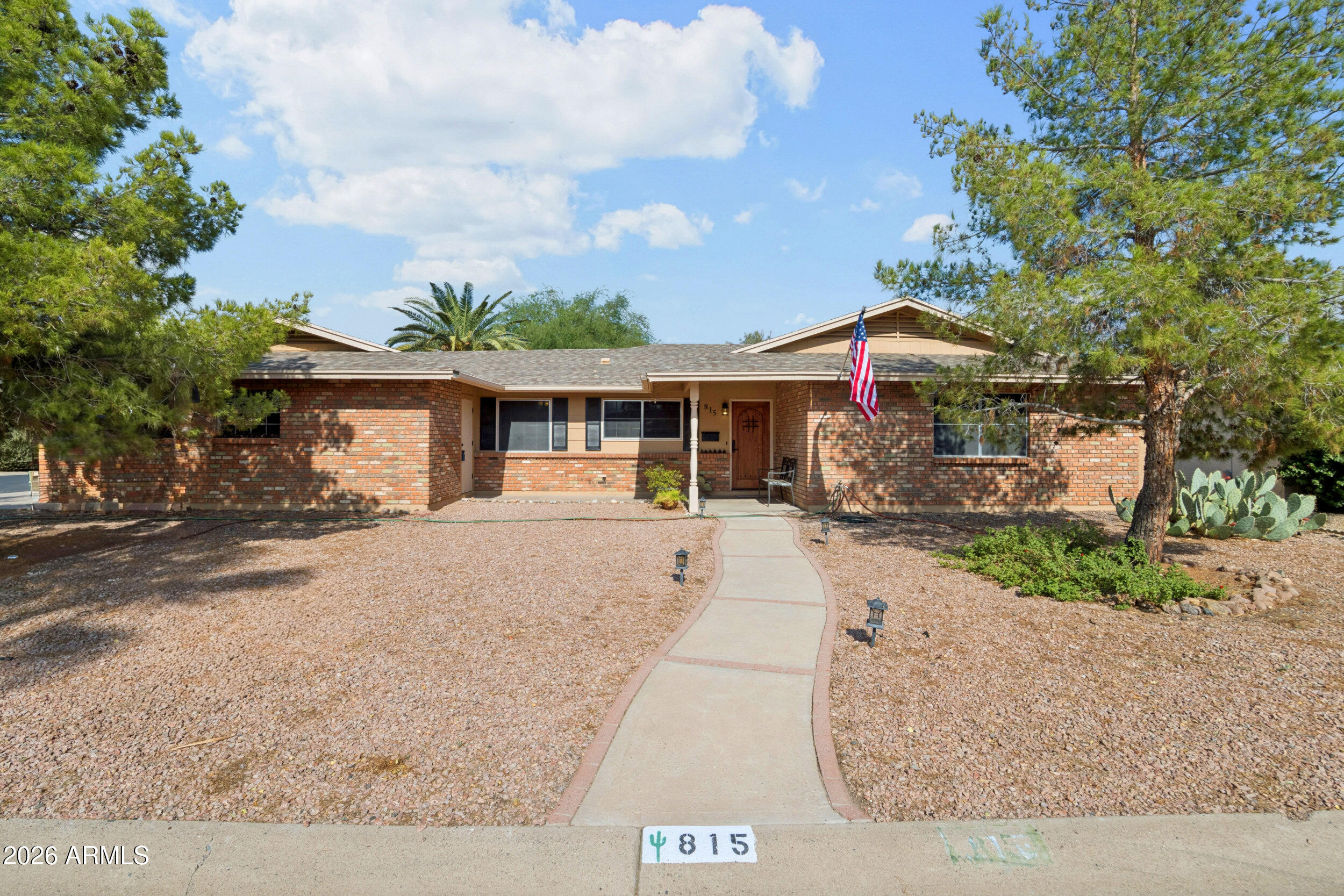 815 S SARANAC Avenue, Mesa, AZ 85208