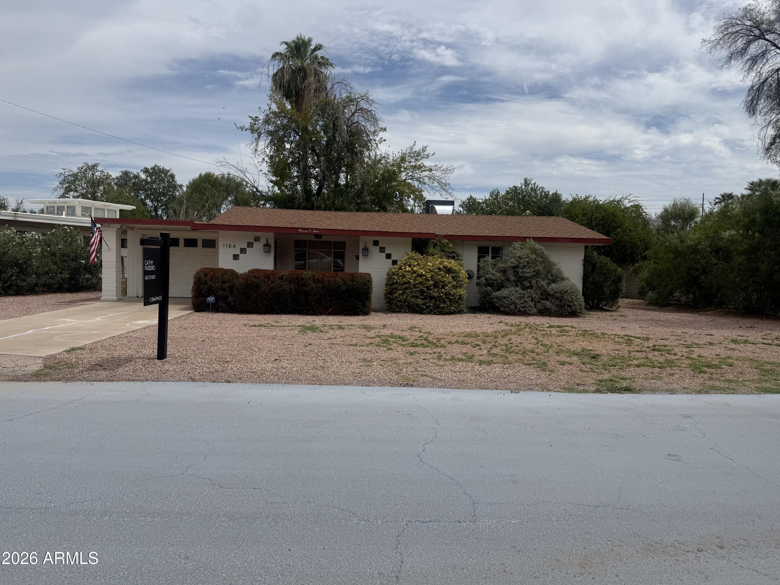 1104 E FERN Drive S, Phoenix, AZ 85014