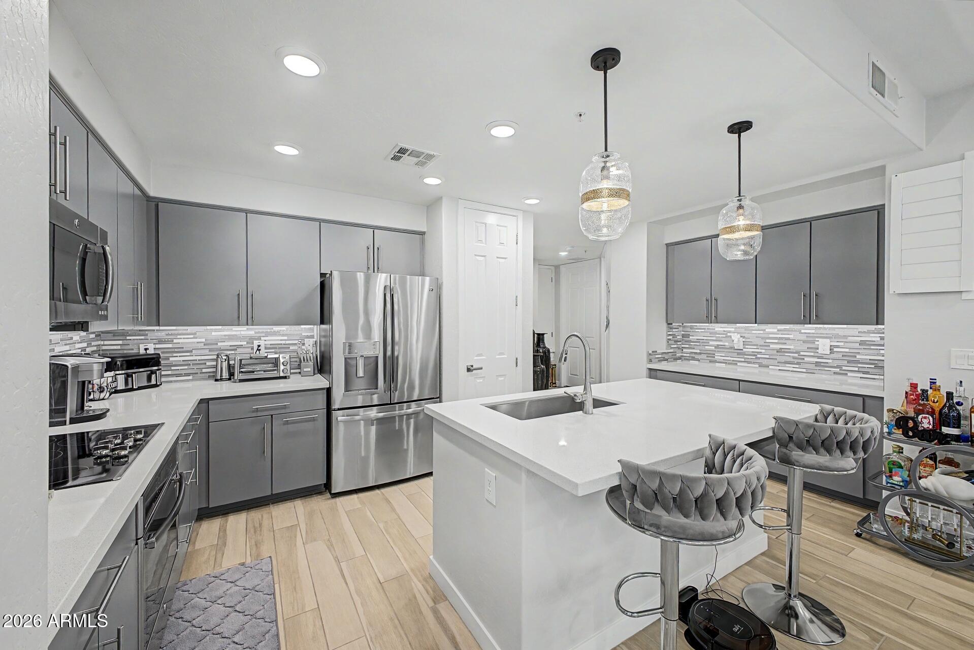 250 W QUEEN CREEK Road 145, Chandler, AZ 85248