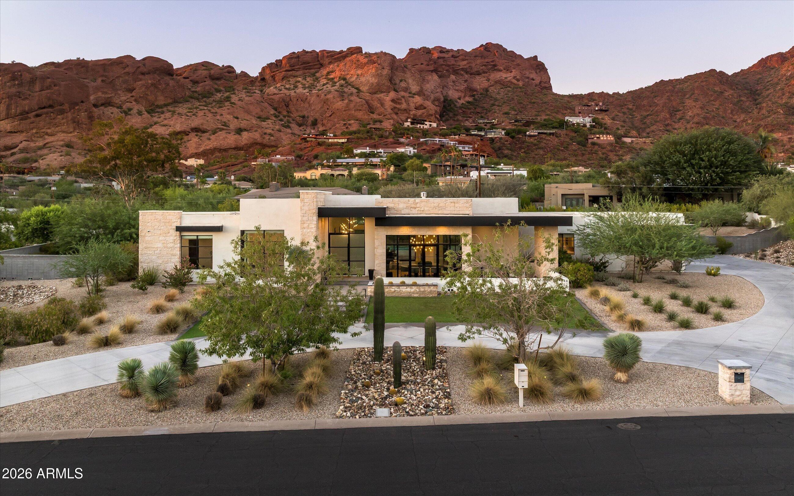 4822 E PALOMINO Road, Phoenix, AZ 85018